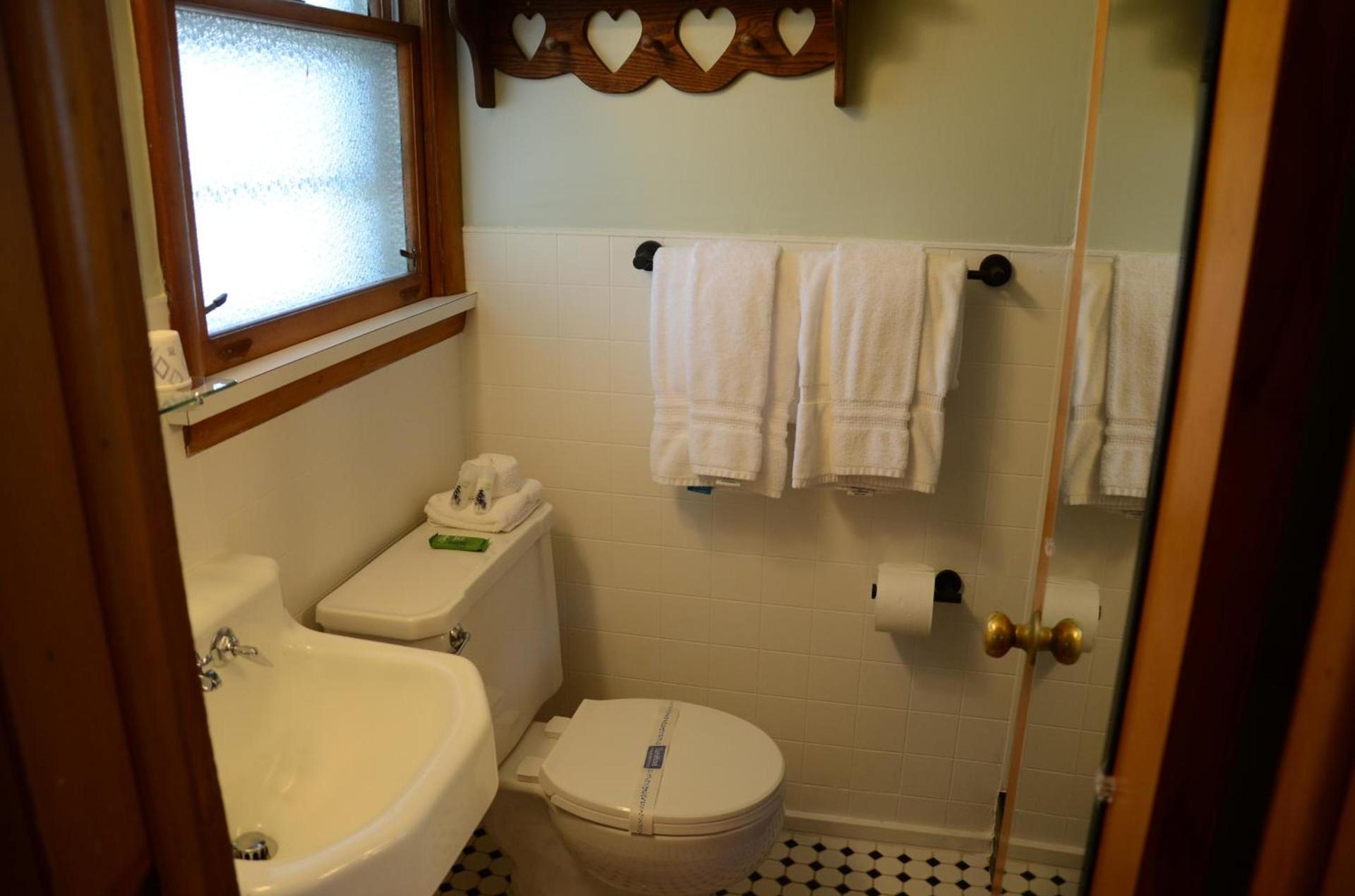 Ludington Blue Spruce Inn photo 16