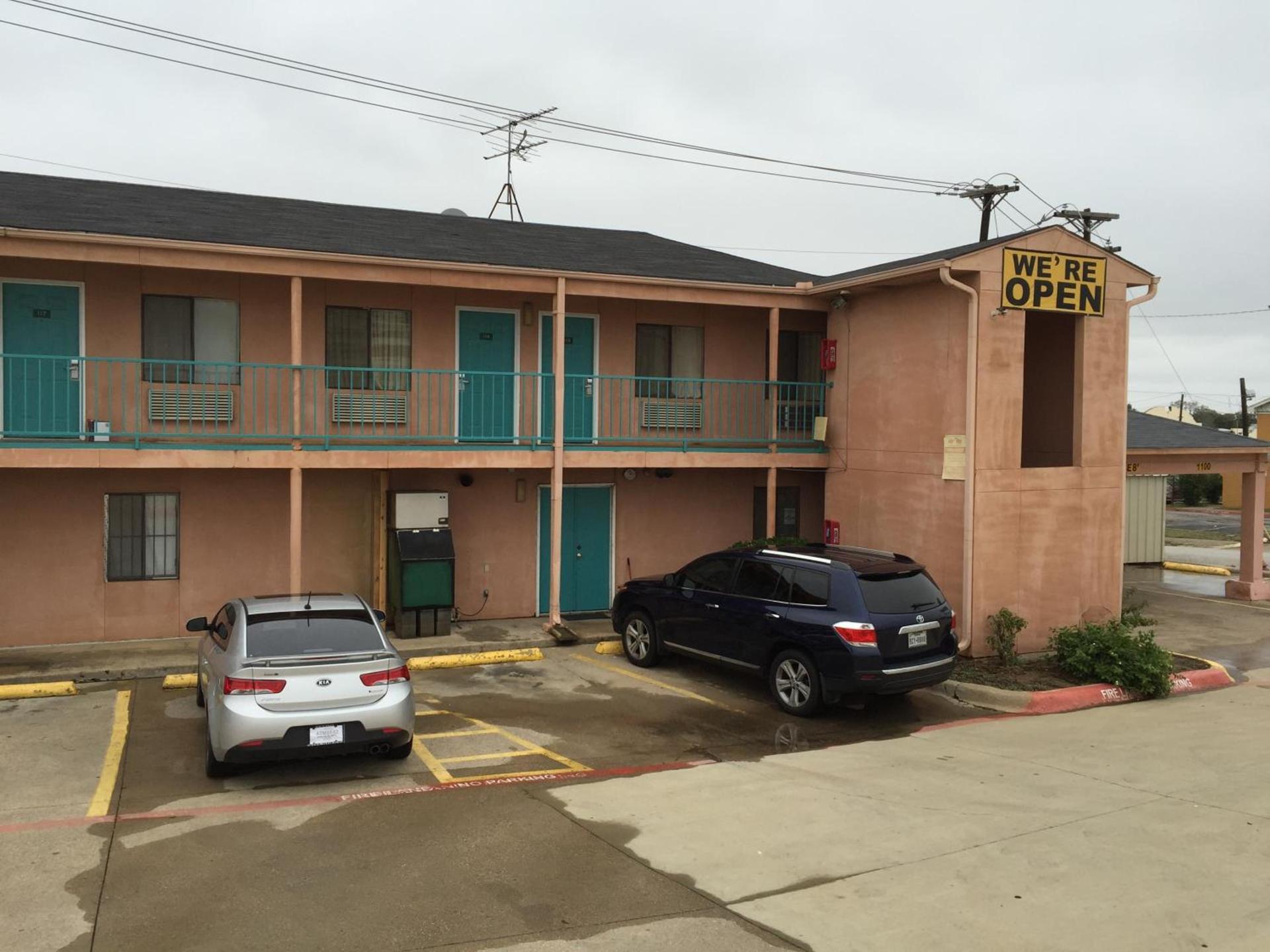 Crown Inn Grand Prairie photo 19