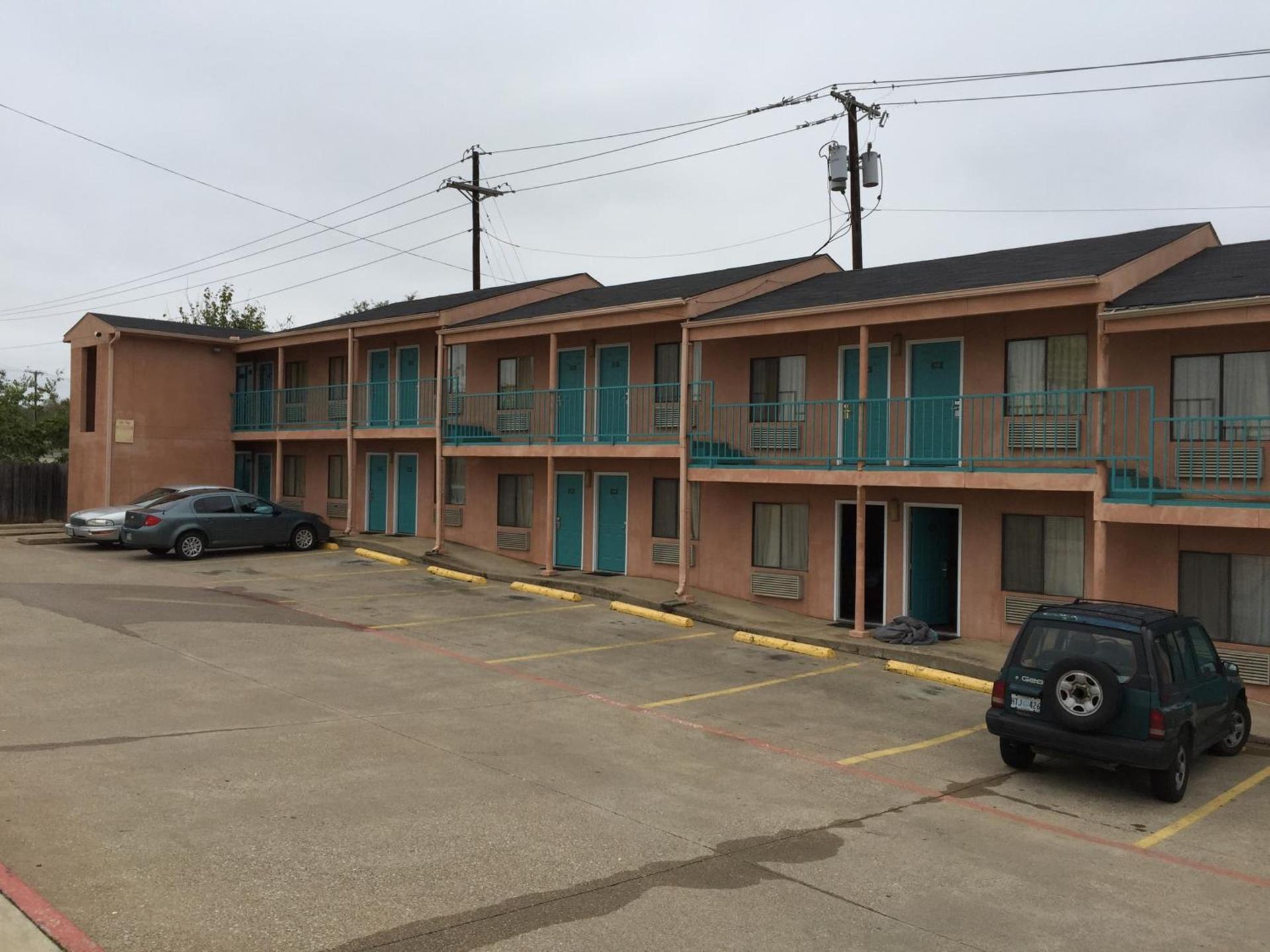 Crown Inn Grand Prairie photo 20