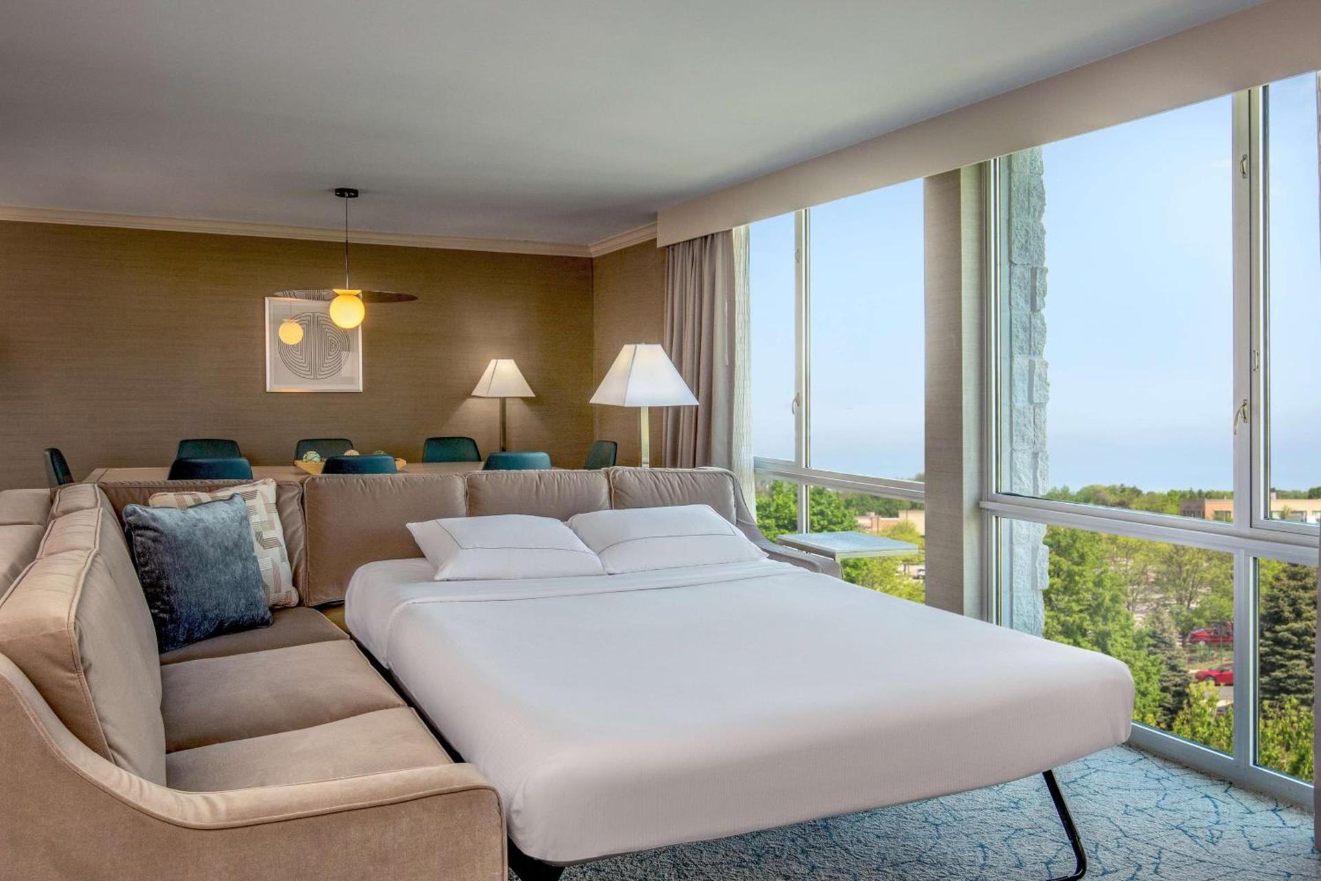 DoubleTree by Hilton Hotel and Conference Center Chicago North Shore photo 44