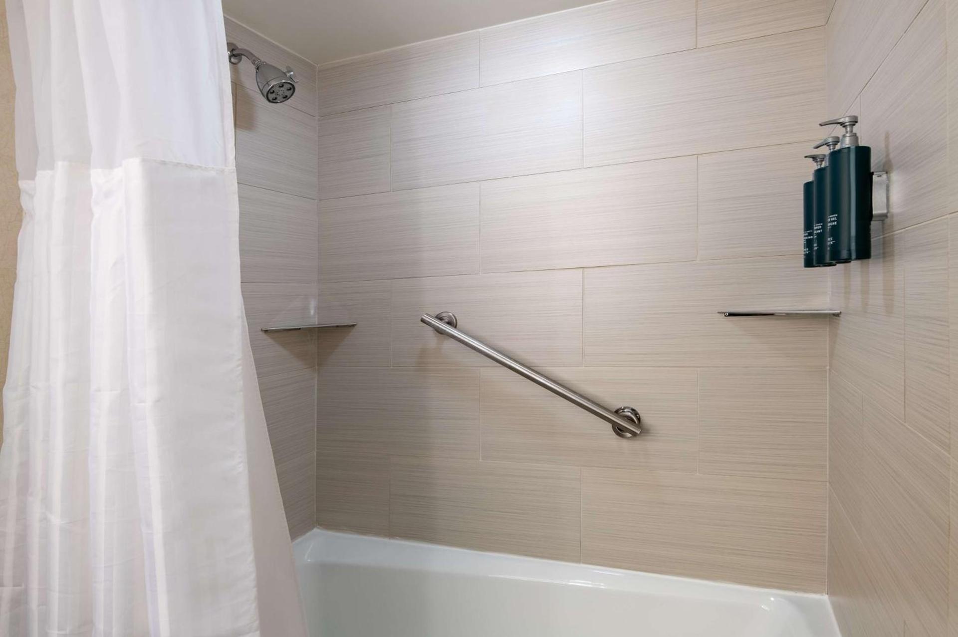 DoubleTree by Hilton Washington DC – Crystal City photo 45