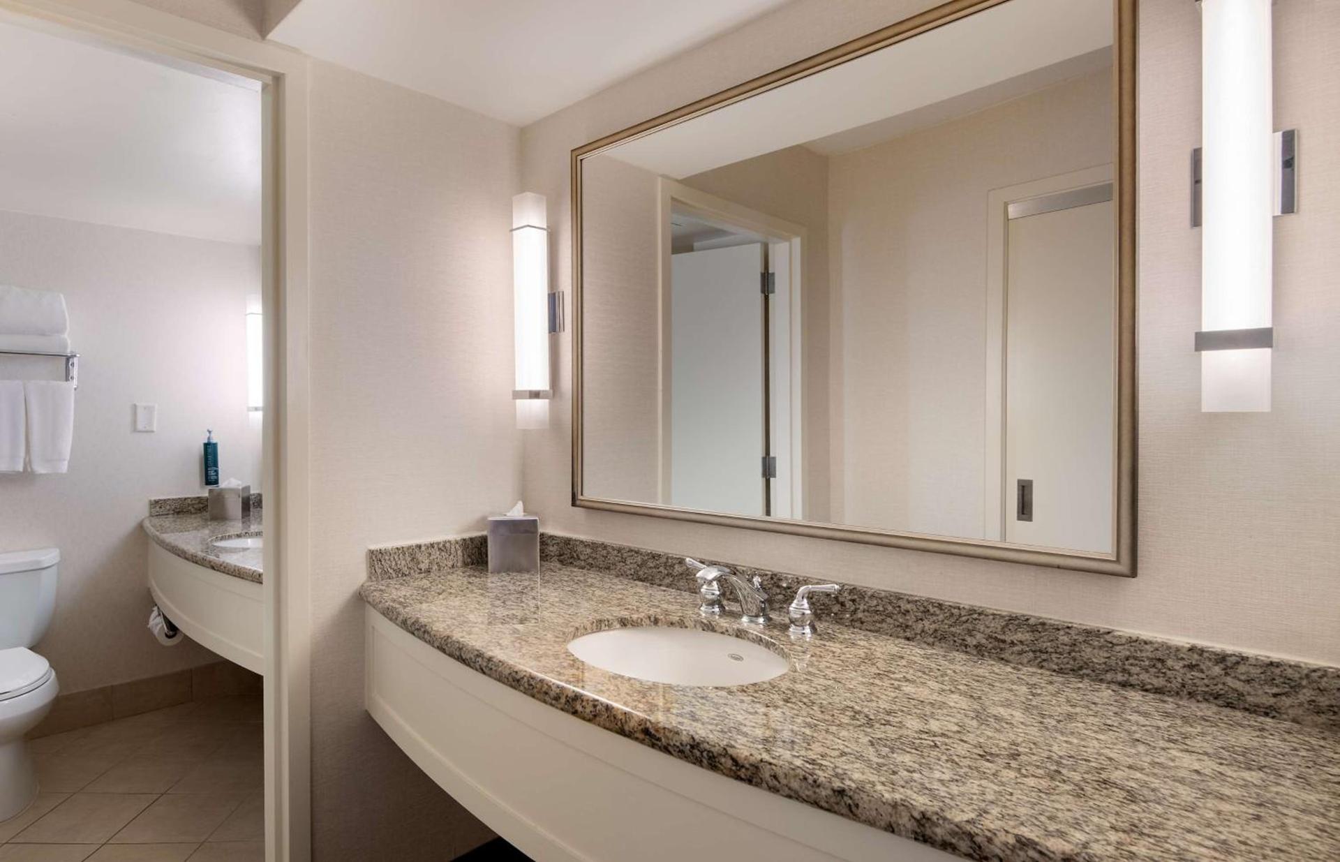 DoubleTree by Hilton Washington DC – Crystal City photo 42