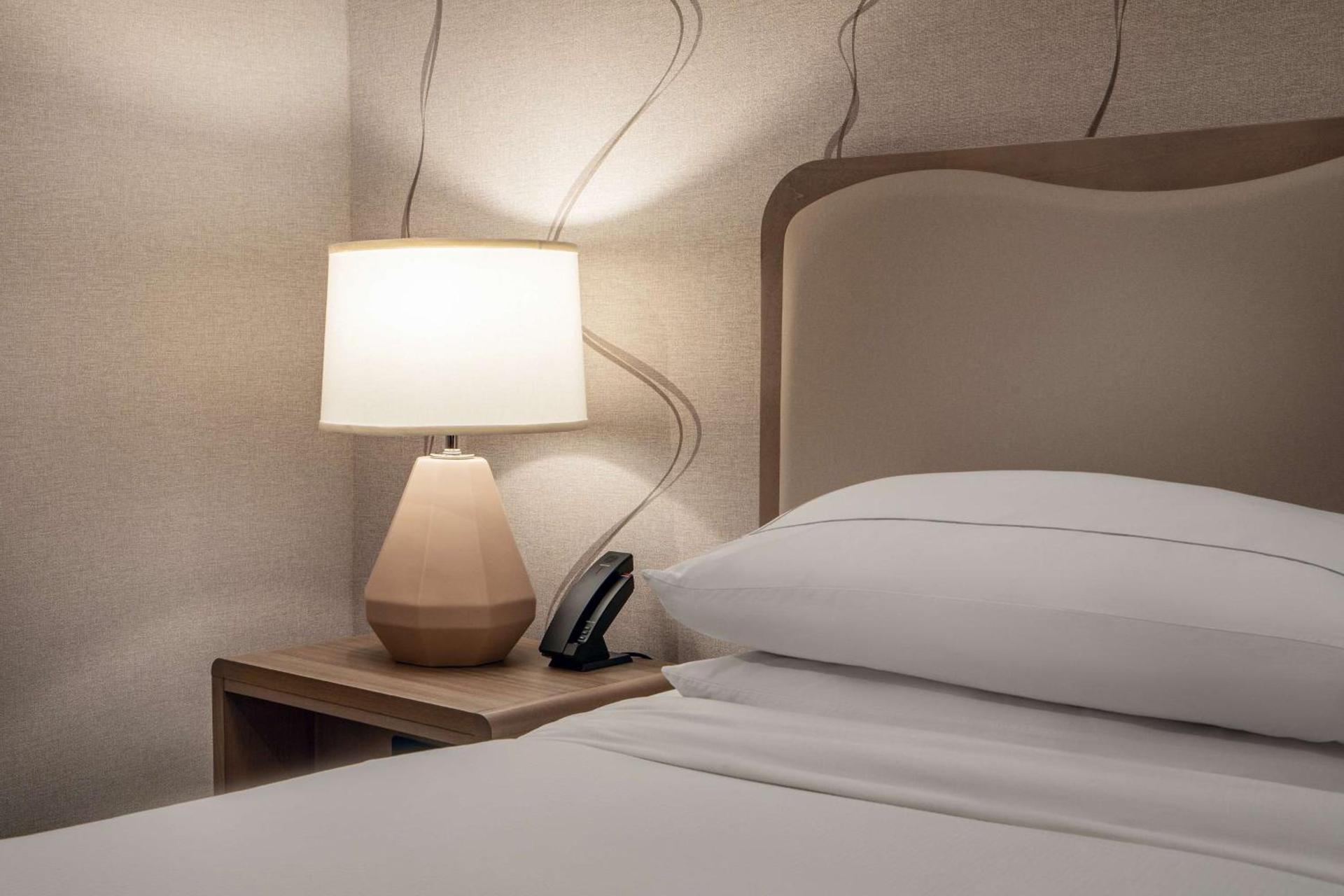 DoubleTree by Hilton Hotel and Conference Center Chicago North Shore photo 55