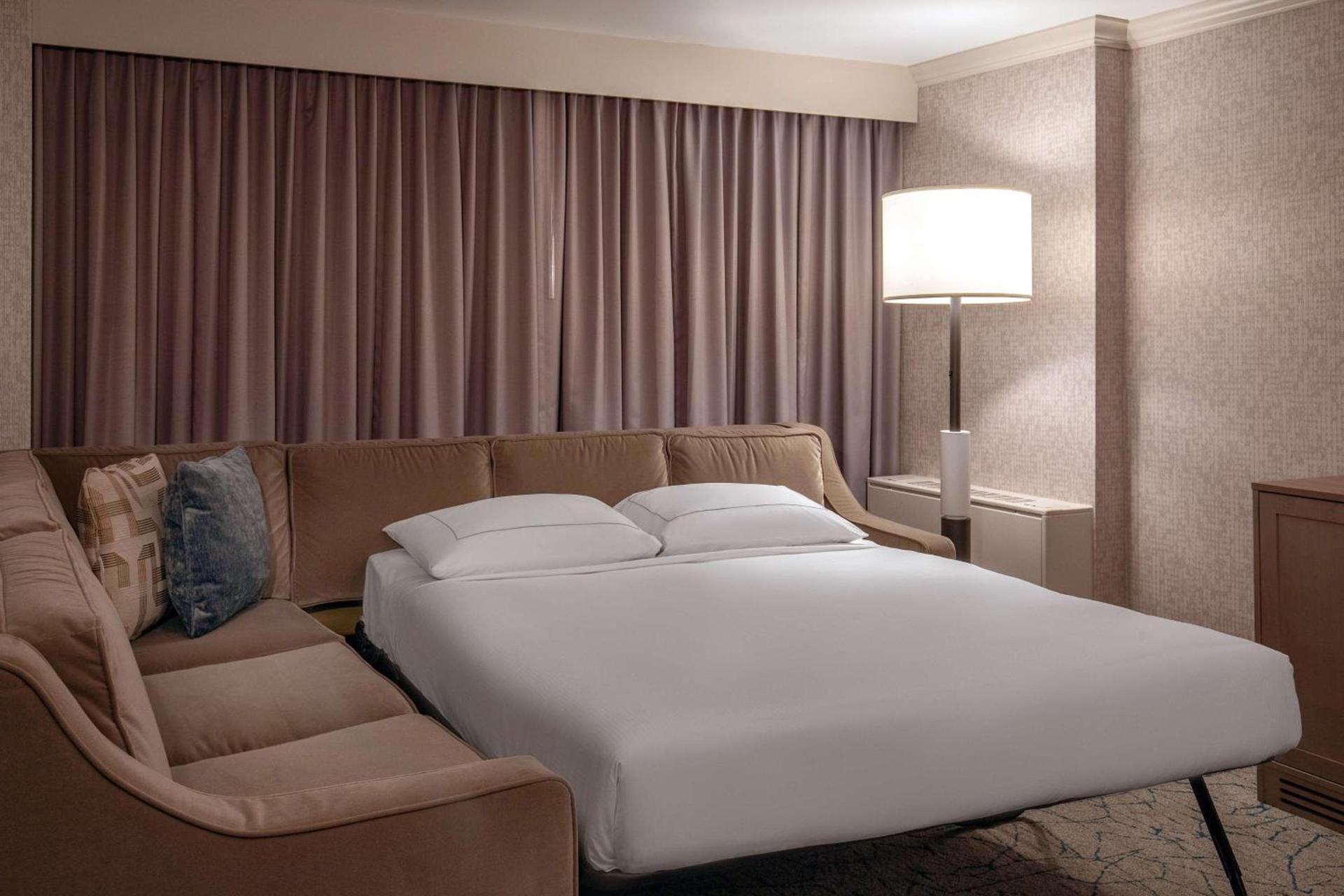 DoubleTree by Hilton Hotel and Conference Center Chicago North Shore photo 23