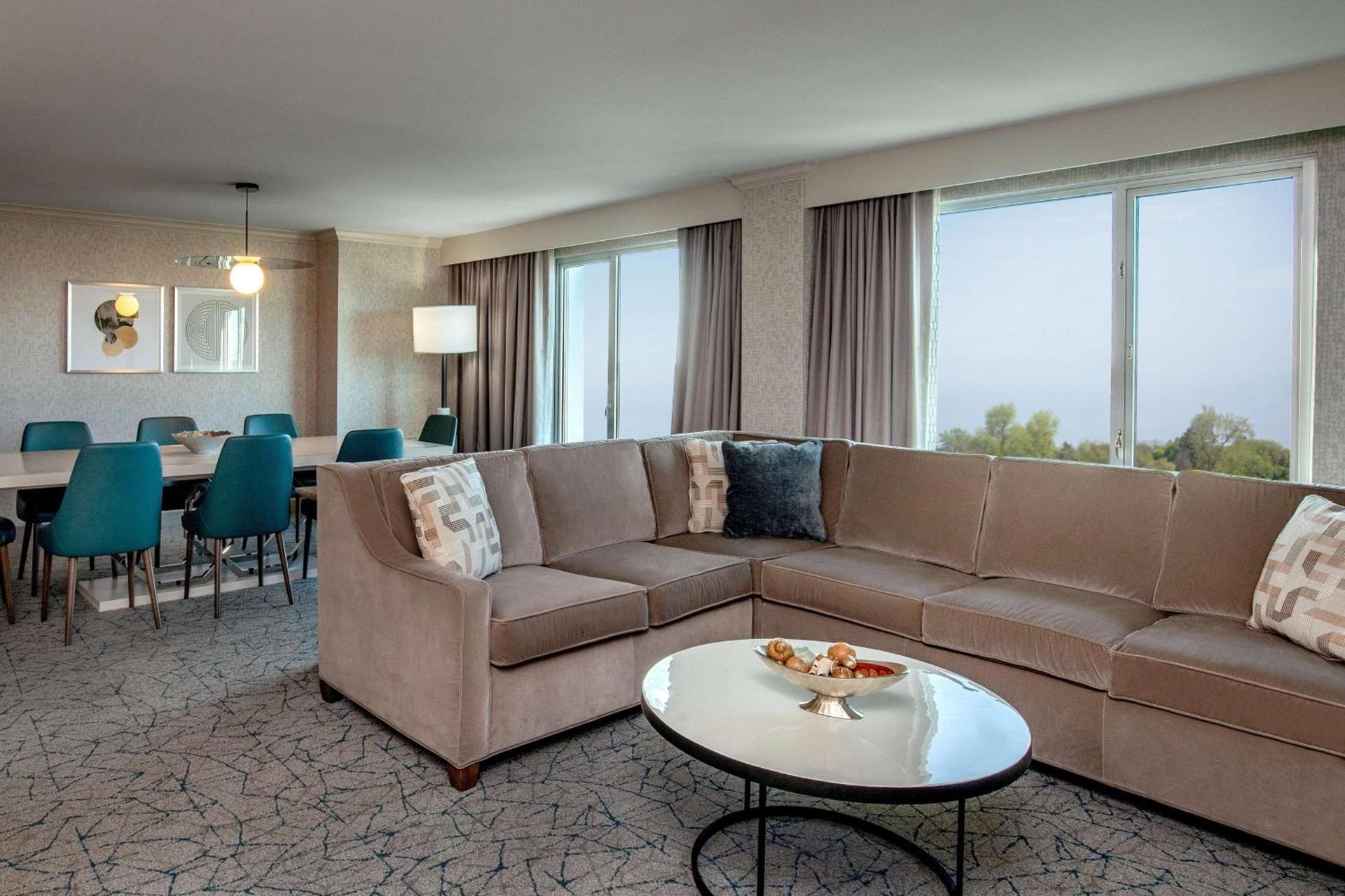DoubleTree by Hilton Hotel and Conference Center Chicago North Shore photo 33