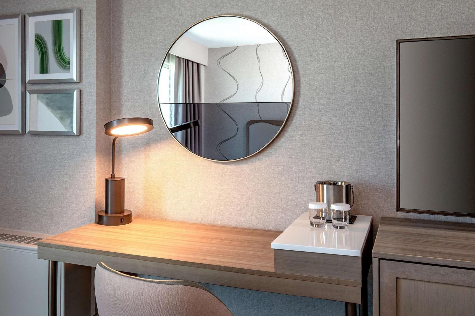 DoubleTree by Hilton Hotel and Conference Center Chicago North Shore photo 4