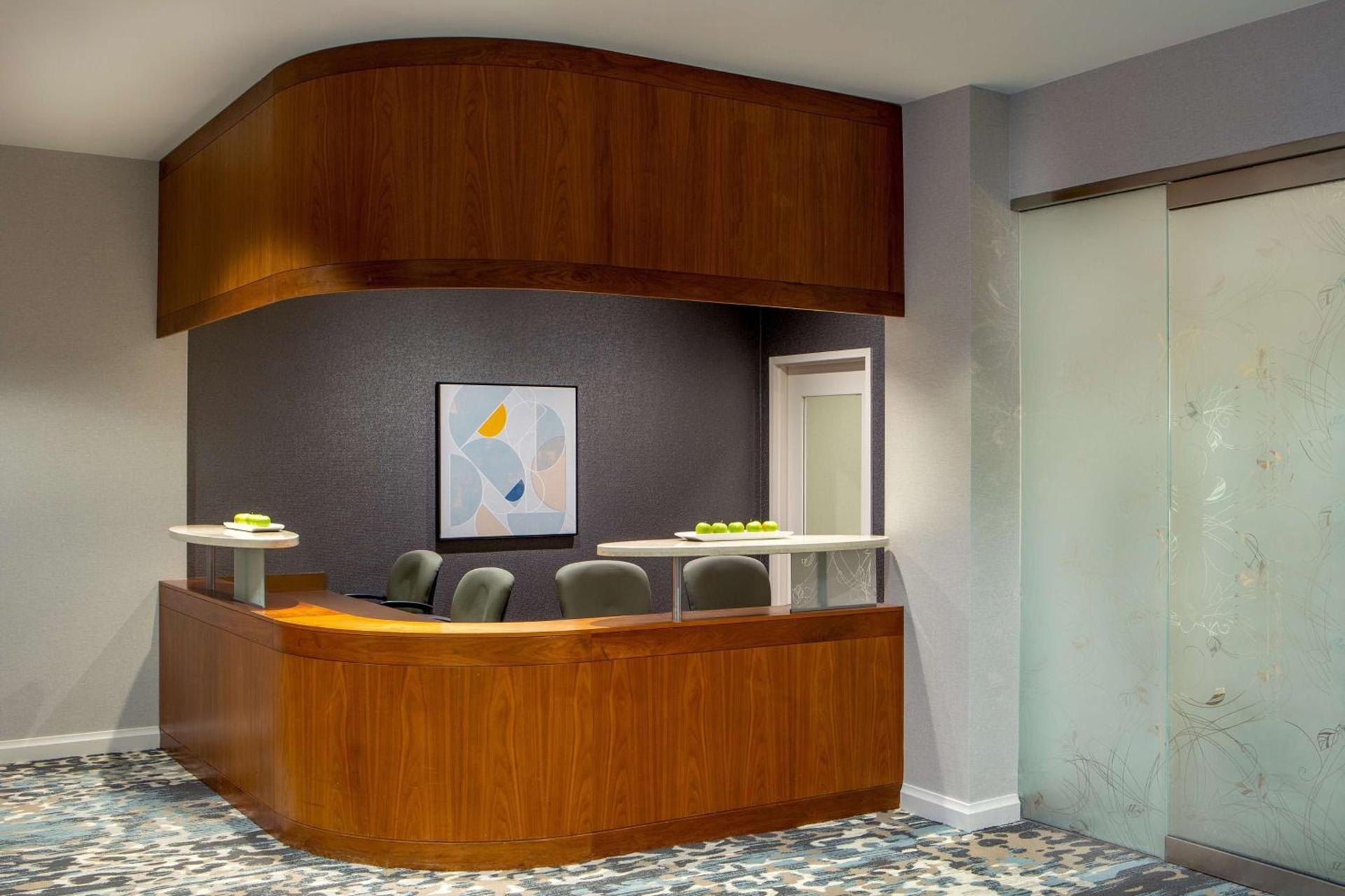 DoubleTree by Hilton Hotel and Conference Center Chicago North Shore photo 2