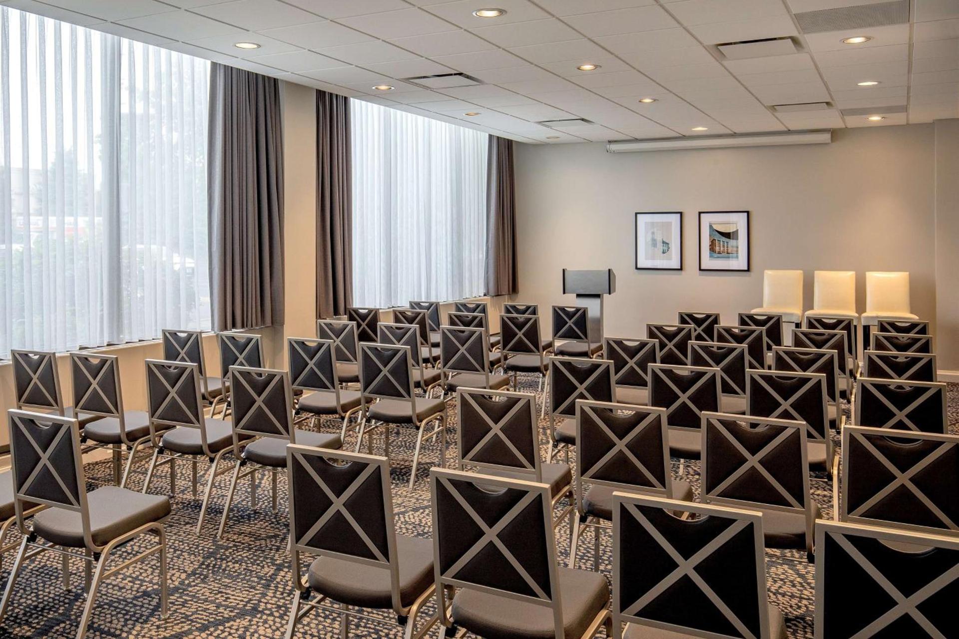 DoubleTree by Hilton Hotel and Conference Center Chicago North Shore photo 29