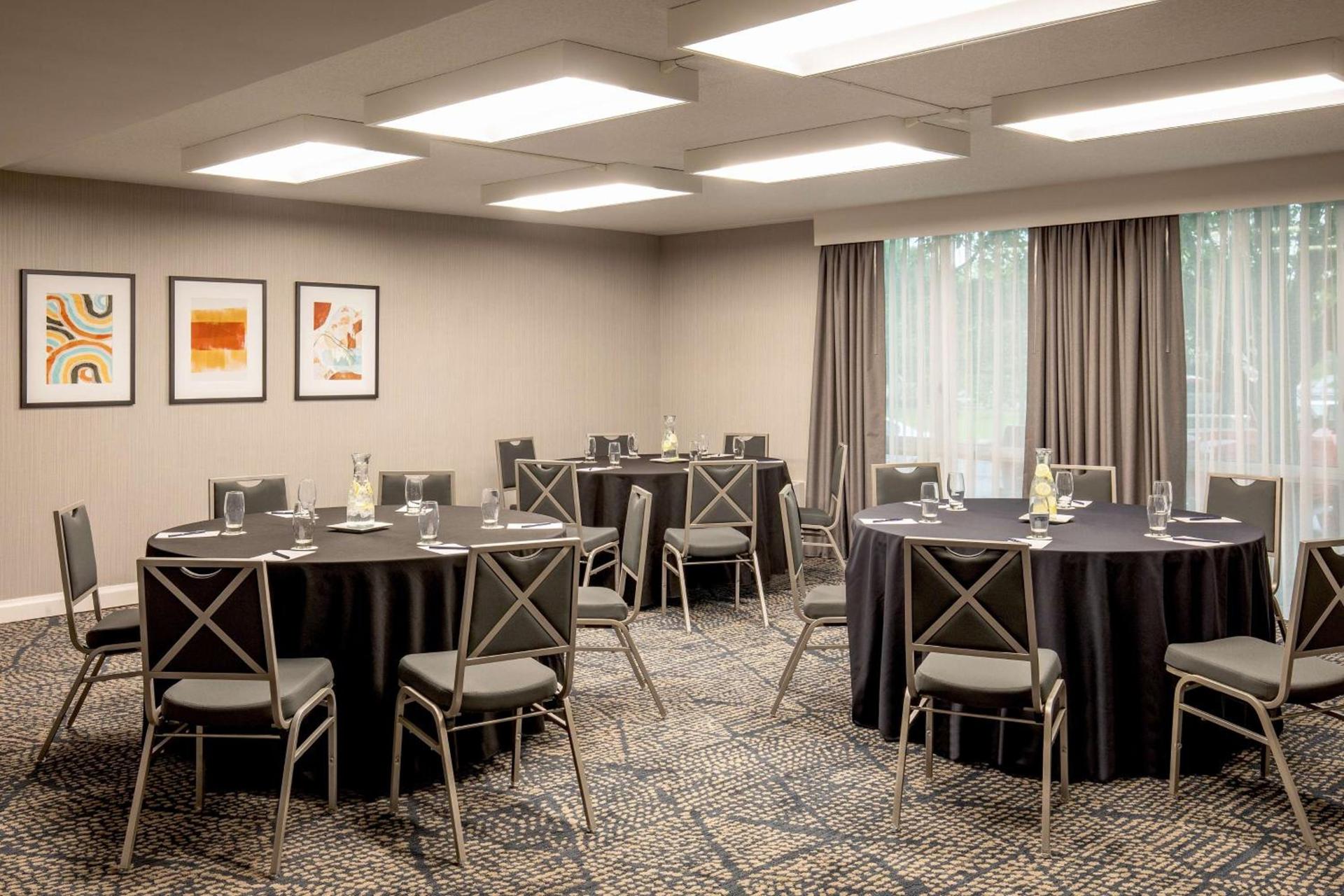 DoubleTree by Hilton Hotel and Conference Center Chicago North Shore photo 38