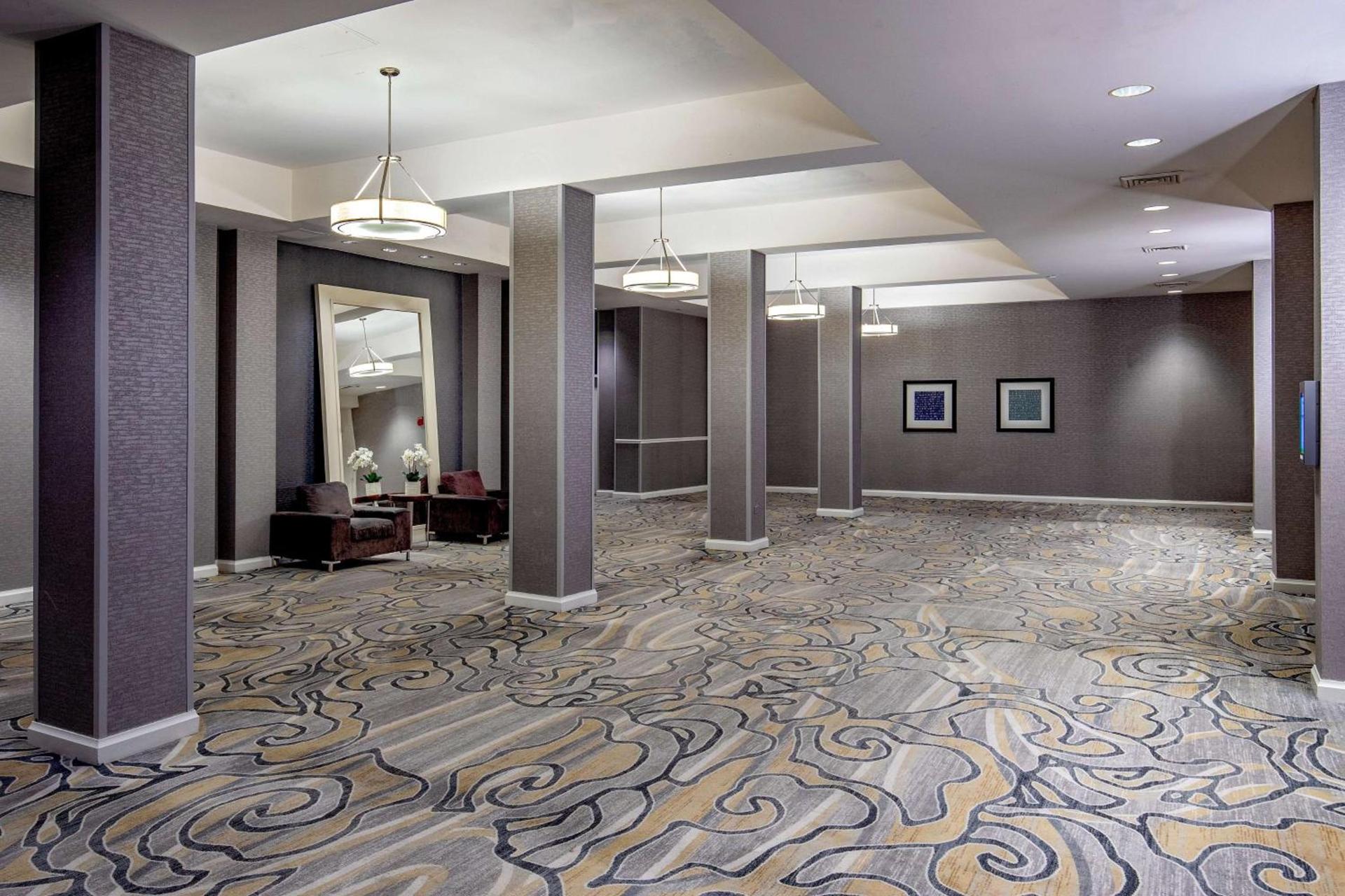 DoubleTree by Hilton Hotel and Conference Center Chicago North Shore photo 39