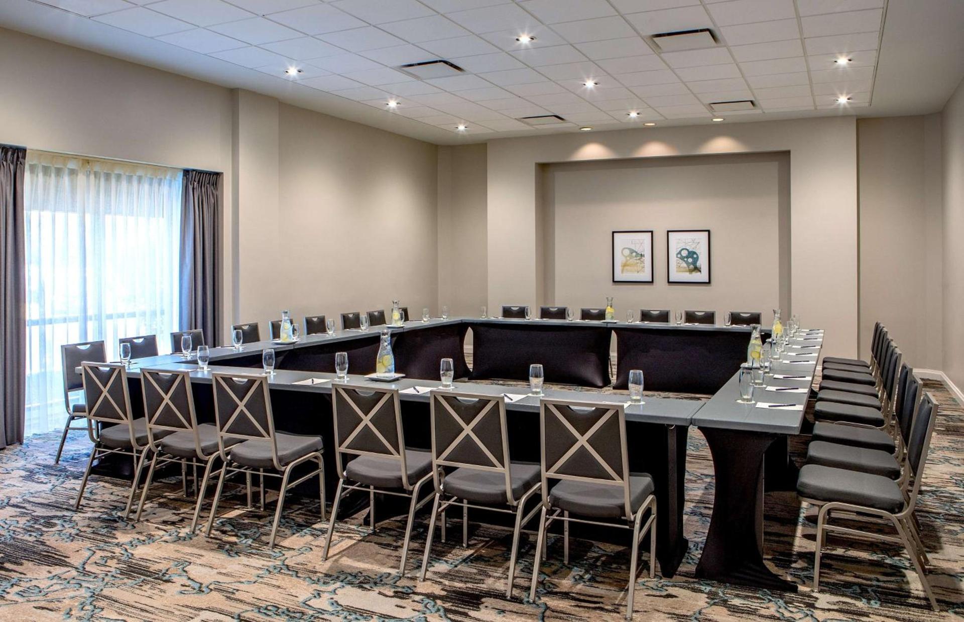 DoubleTree by Hilton Hotel and Conference Center Chicago North Shore photo 58