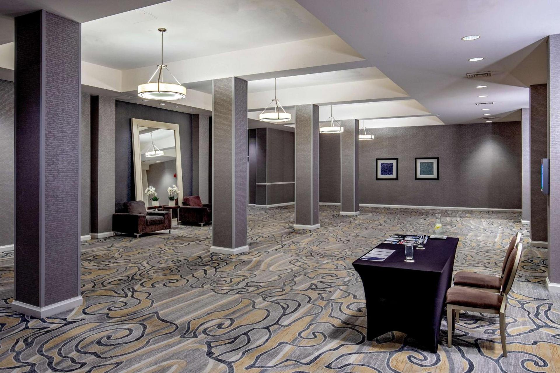 DoubleTree by Hilton Hotel and Conference Center Chicago North Shore photo 27