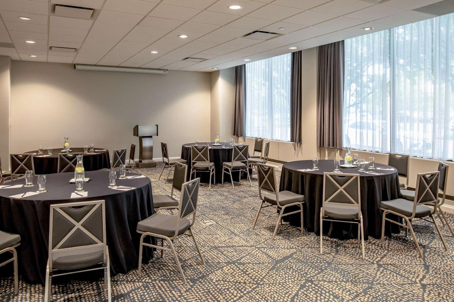 DoubleTree by Hilton Hotel and Conference Center Chicago North Shore photo 42