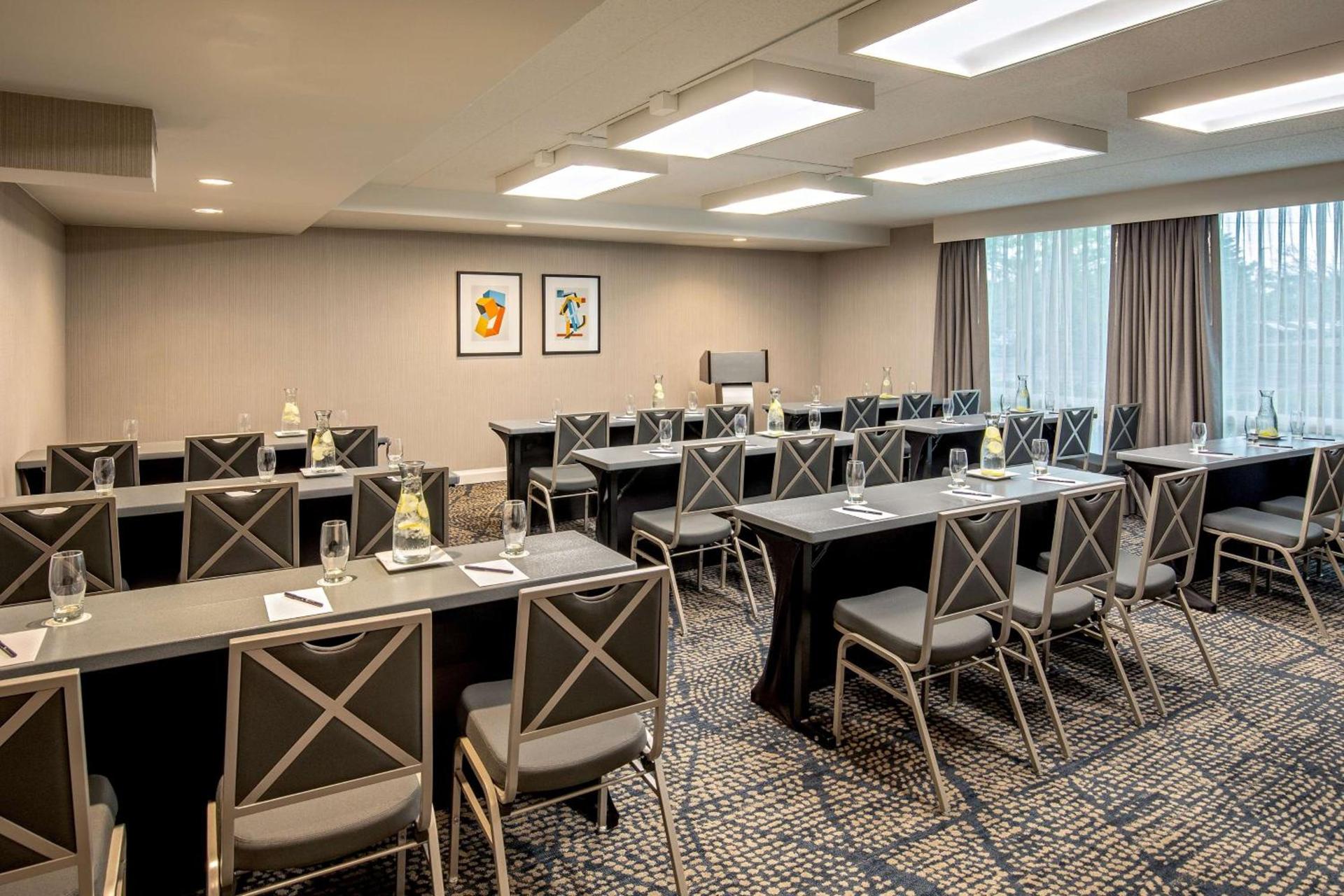 DoubleTree by Hilton Hotel and Conference Center Chicago North Shore photo 25