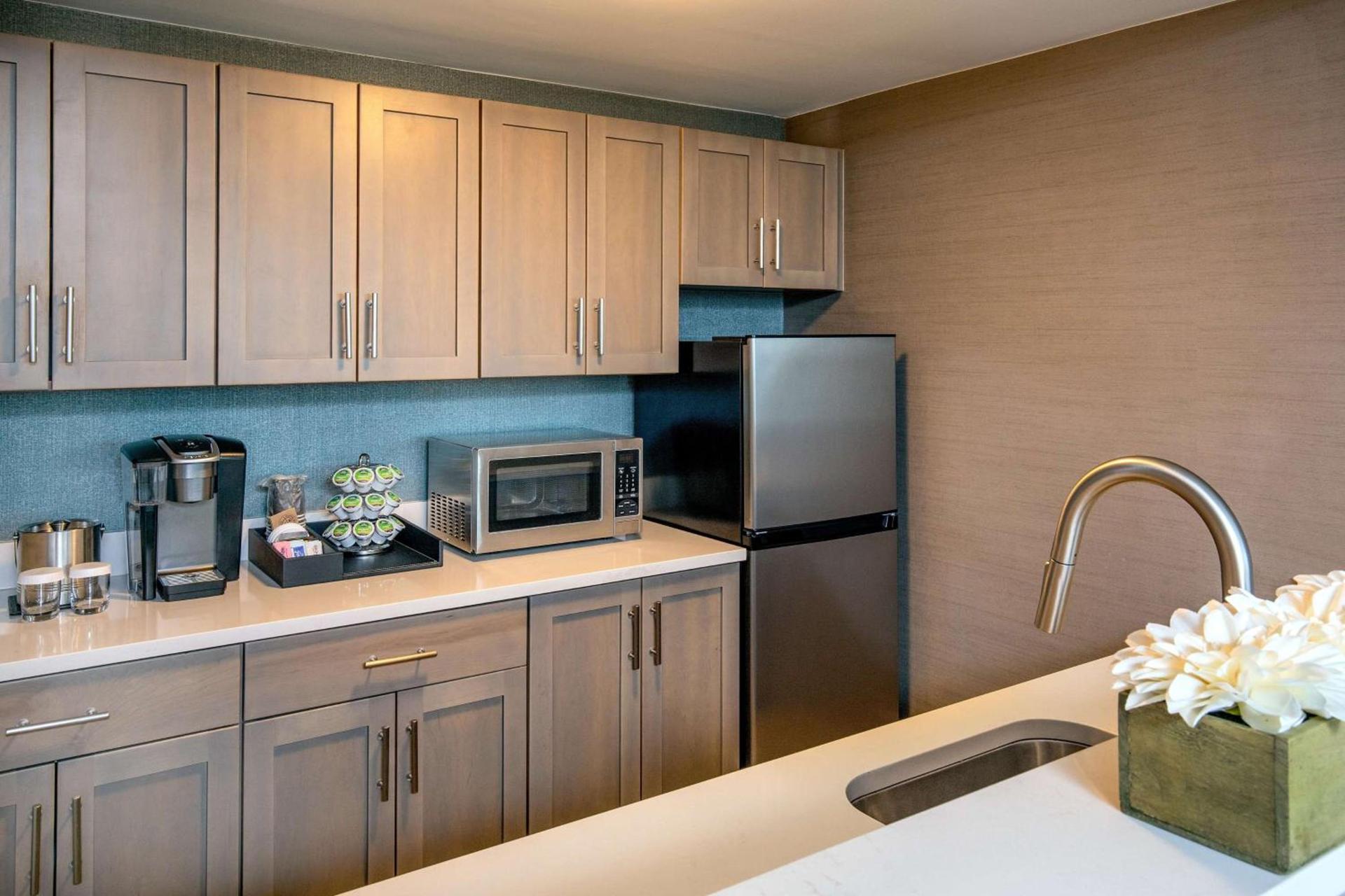 DoubleTree by Hilton Hotel and Conference Center Chicago North Shore photo 15