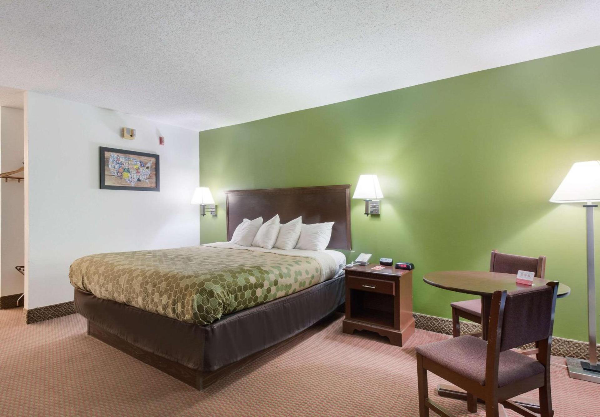Econo Lodge Inn & Suites Knoxville East photo 11