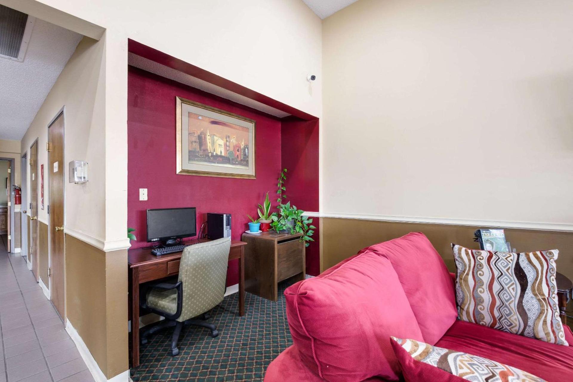 Econo Lodge Inn & Suites Knoxville East photo 26