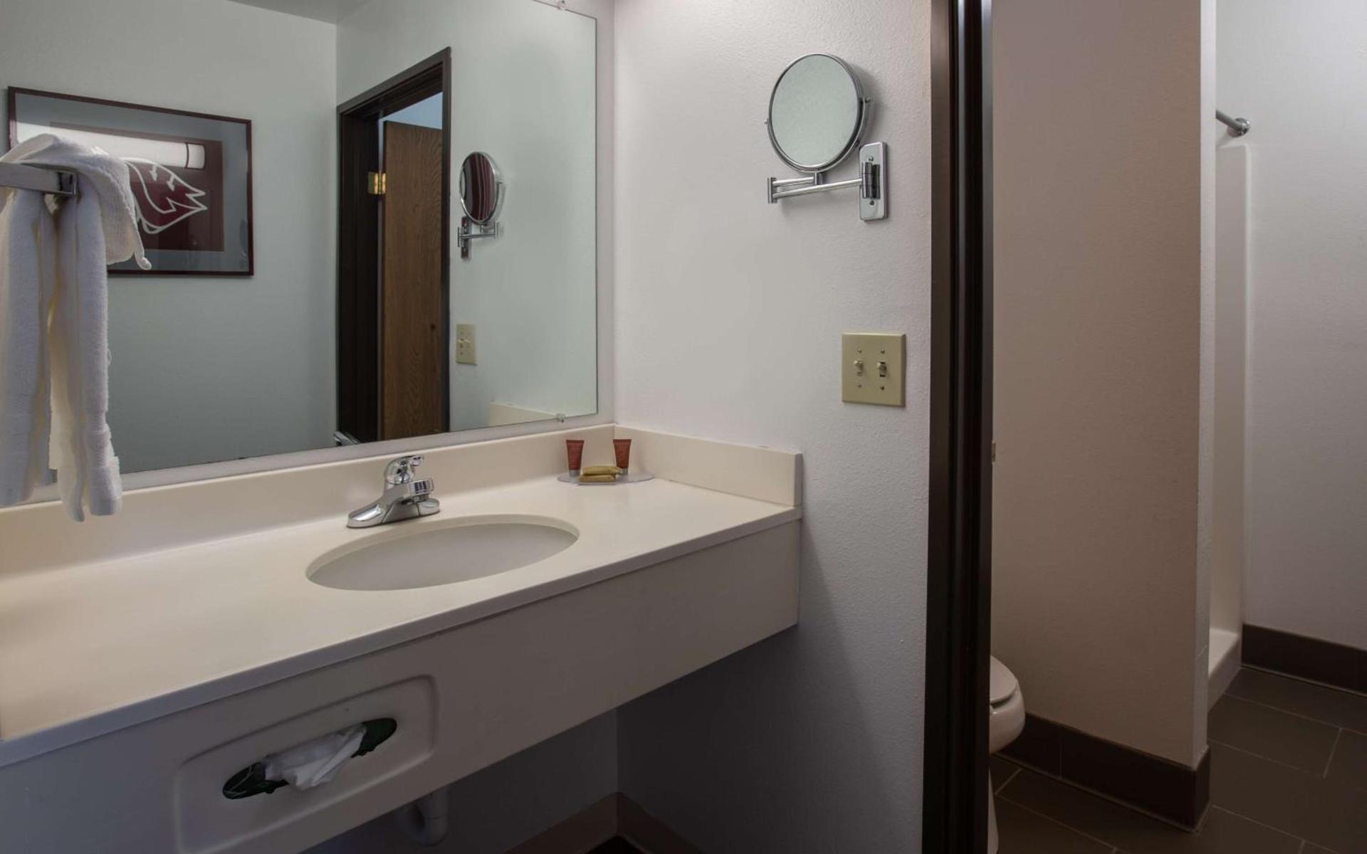 Coast Hilltop Inn photo 15