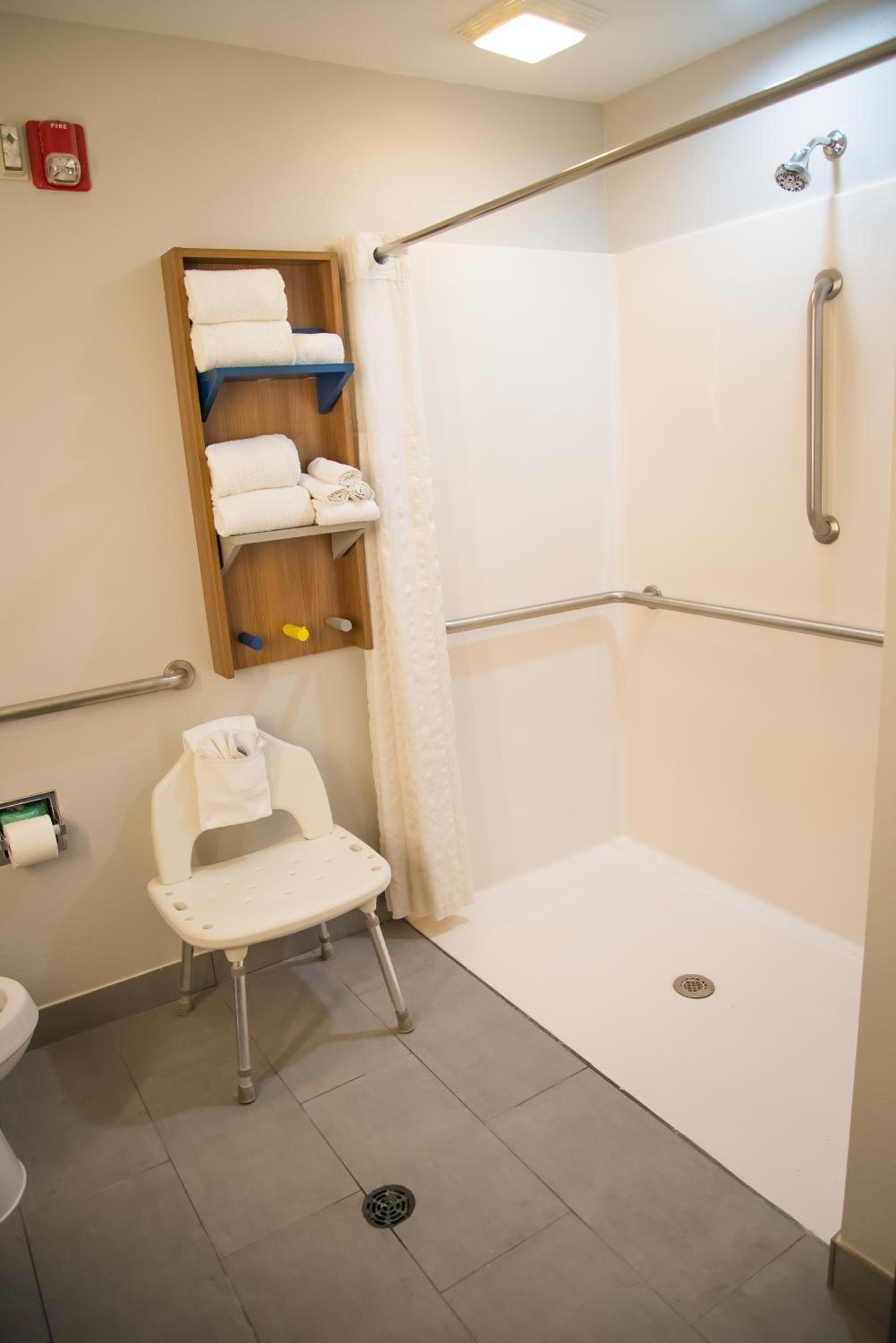 Microtel Inn & Suites by Wyndham Daphne photo 43
