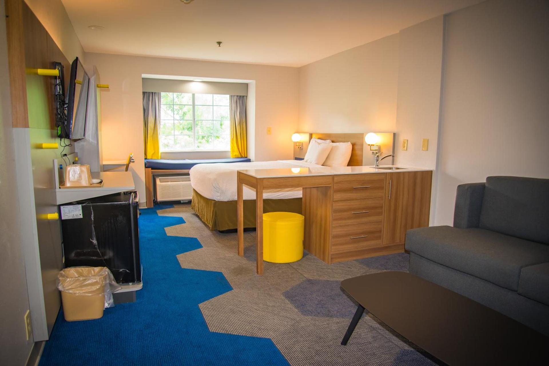 Microtel Inn & Suites by Wyndham Daphne photo 42