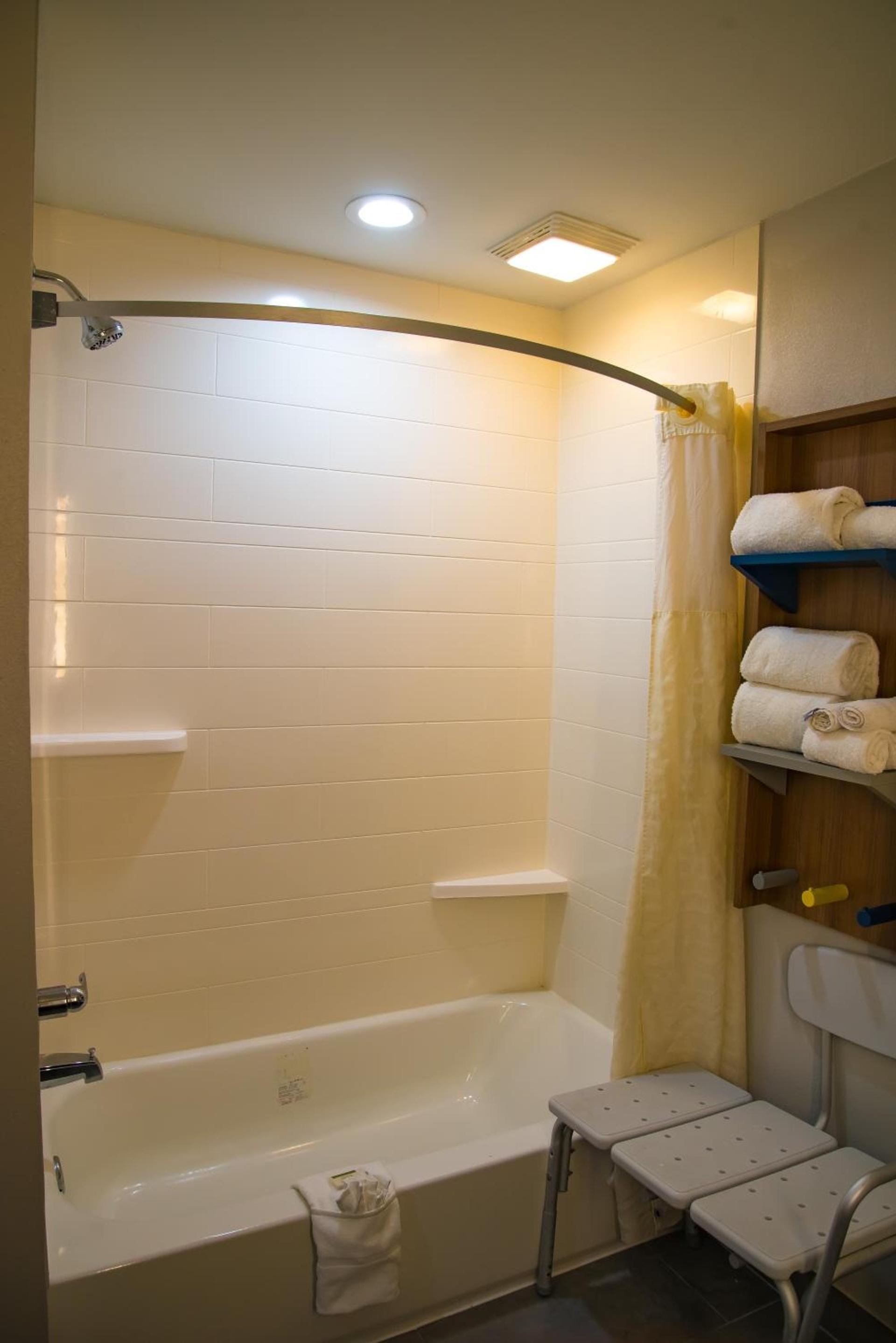 Microtel Inn & Suites by Wyndham Daphne photo 47