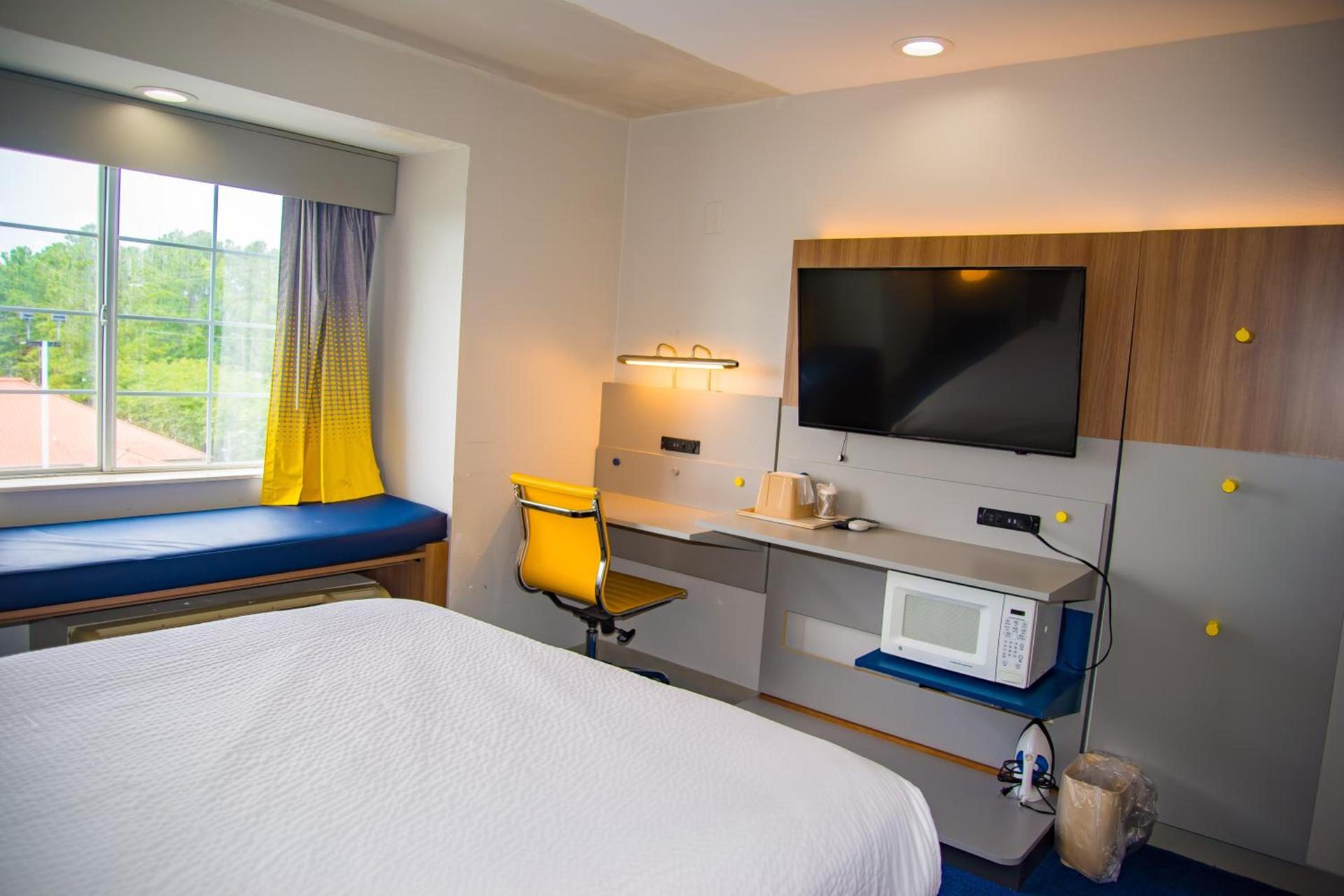 Microtel Inn & Suites by Wyndham Daphne photo 54