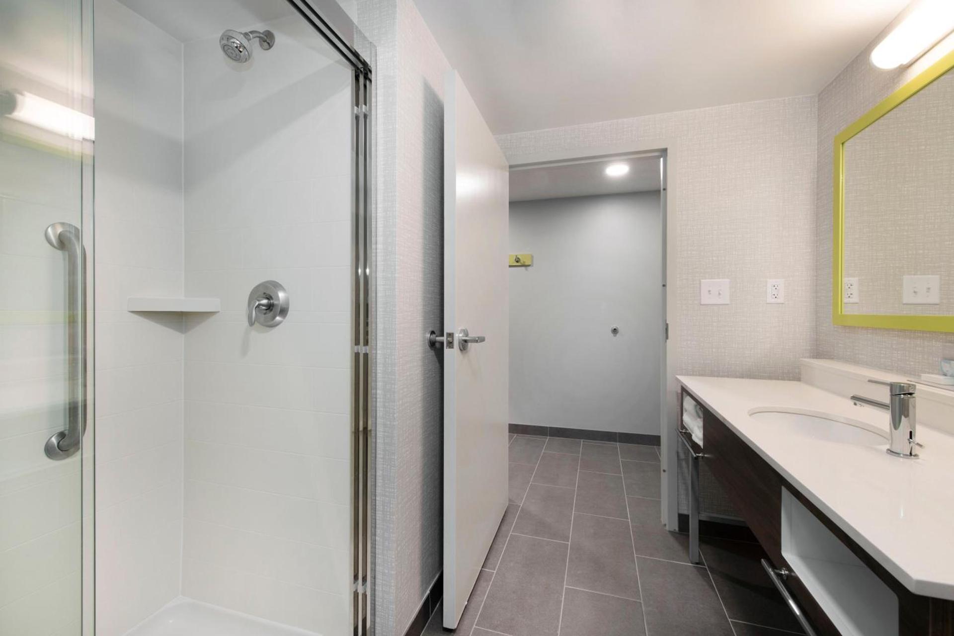 Hampton Inn & Suites Burlington photo 41