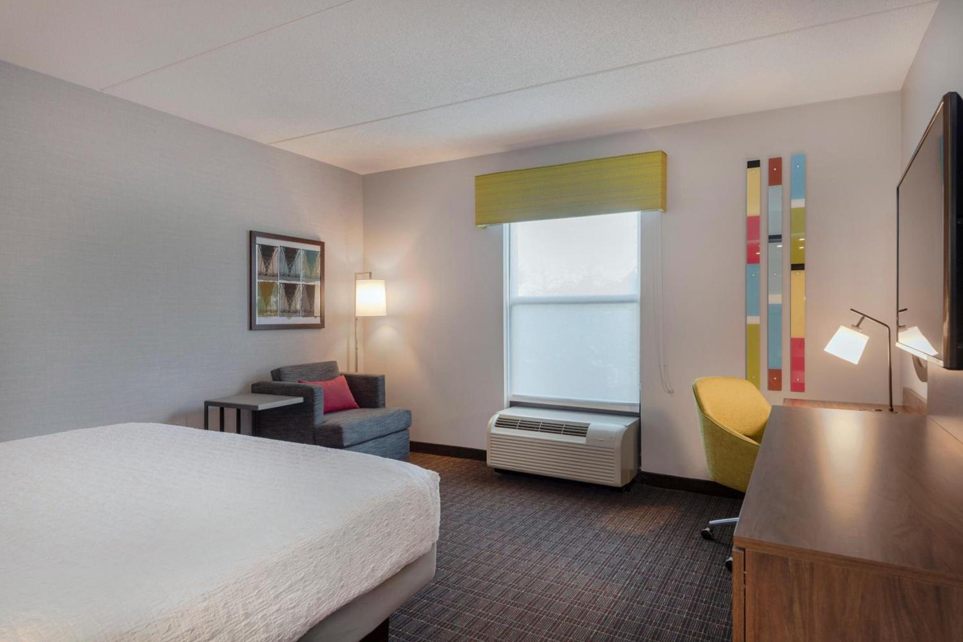 Hampton Inn & Suites Burlington photo 36
