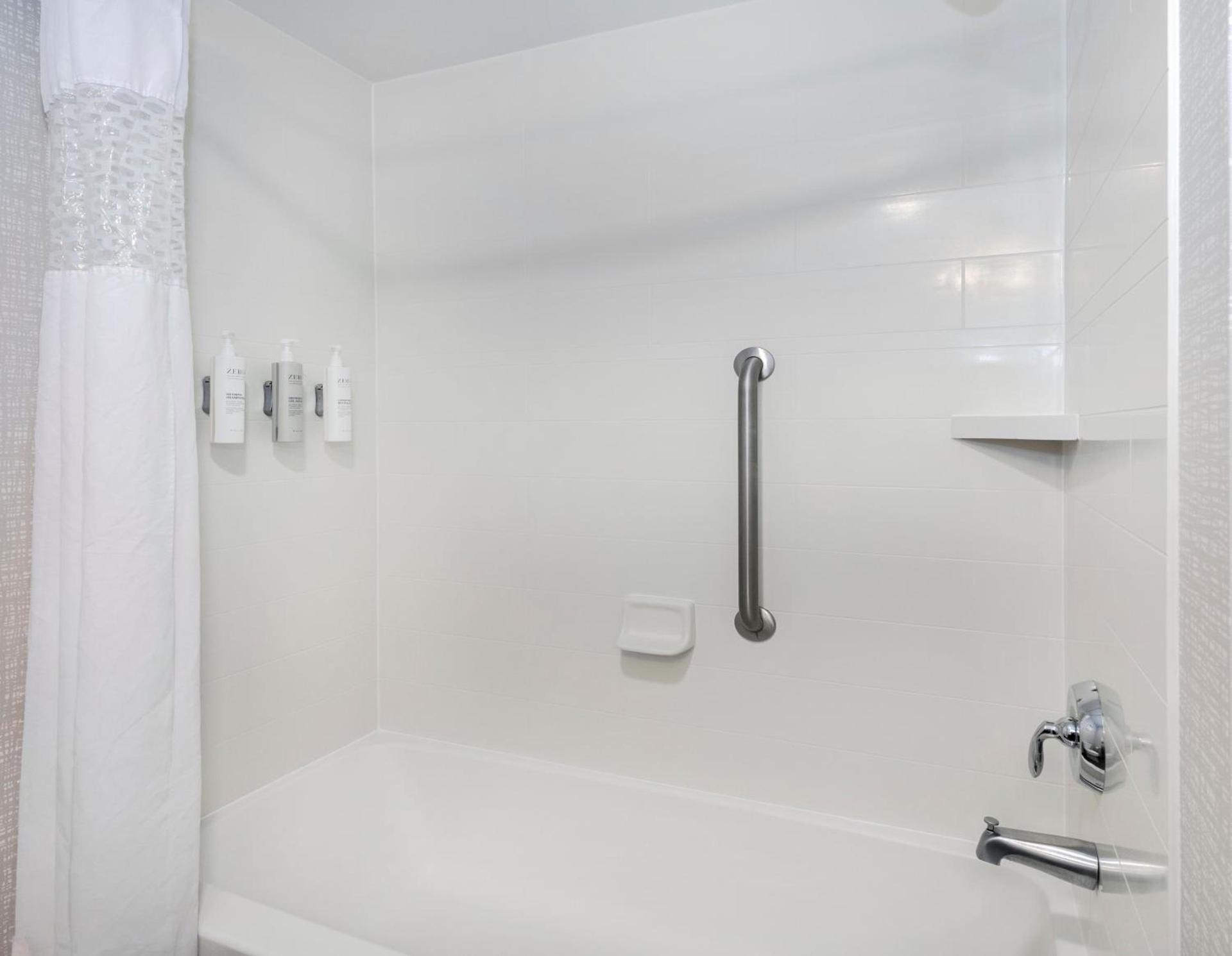 Hampton Inn & Suites Burlington photo 42