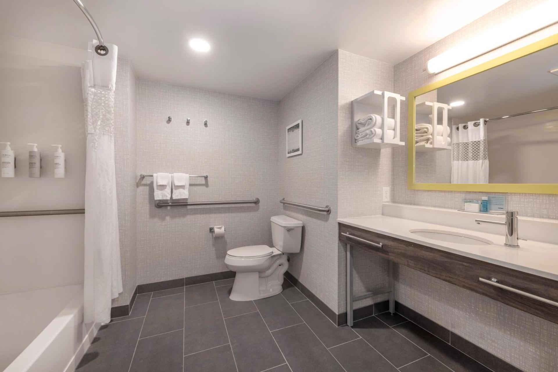 Hampton Inn & Suites Burlington photo 43
