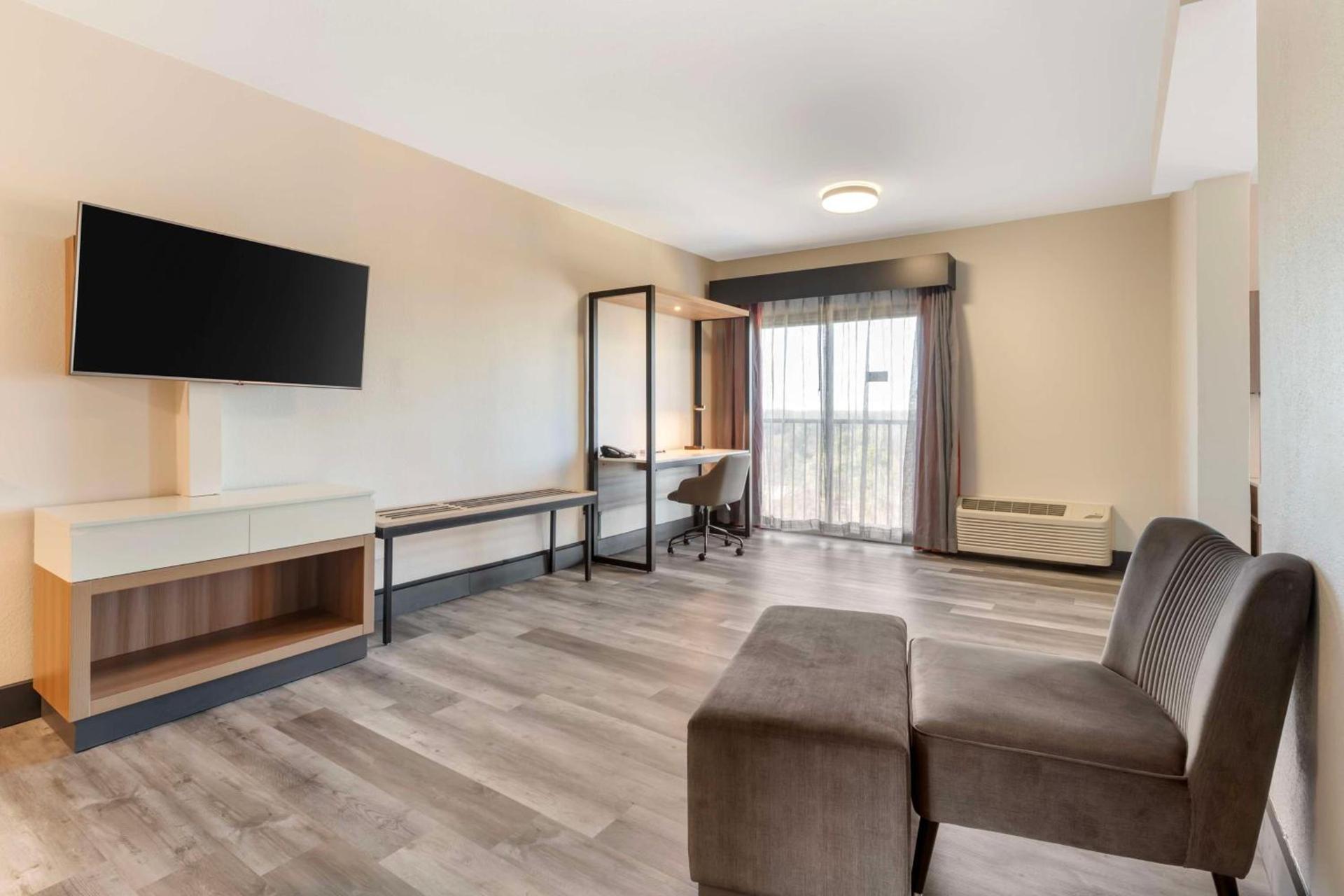 Best Western Plus Atlanta Airport East photo 17