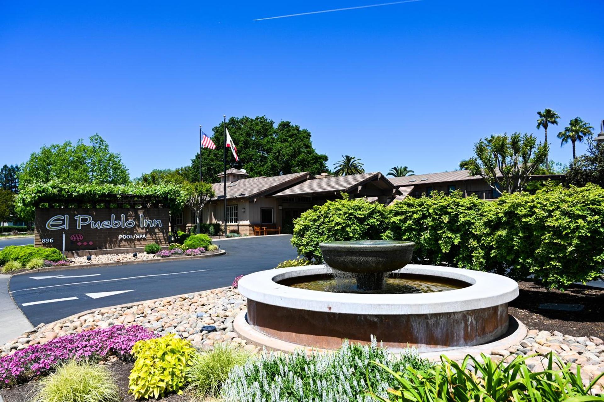 El Pueblo Inn photo 9