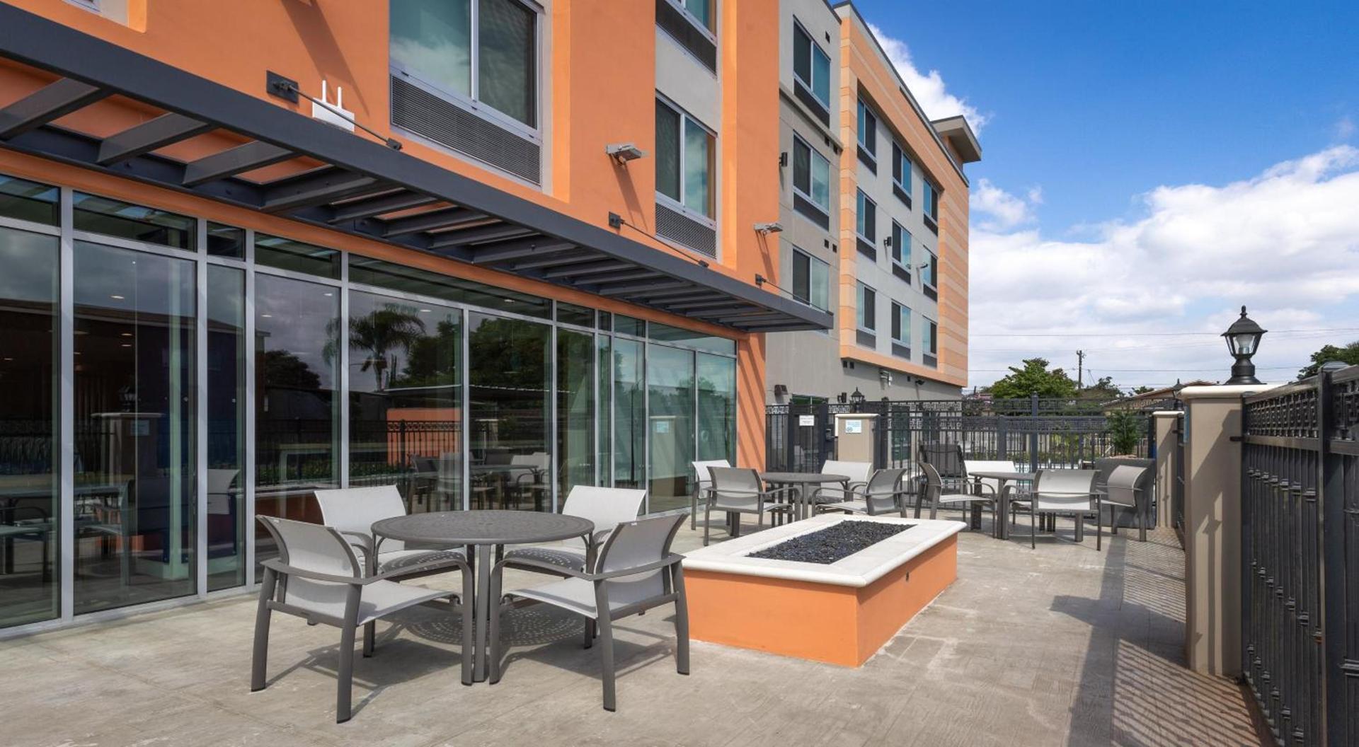 Holiday Inn Express & Suites Hawaiian Gardens by IHG photo 59