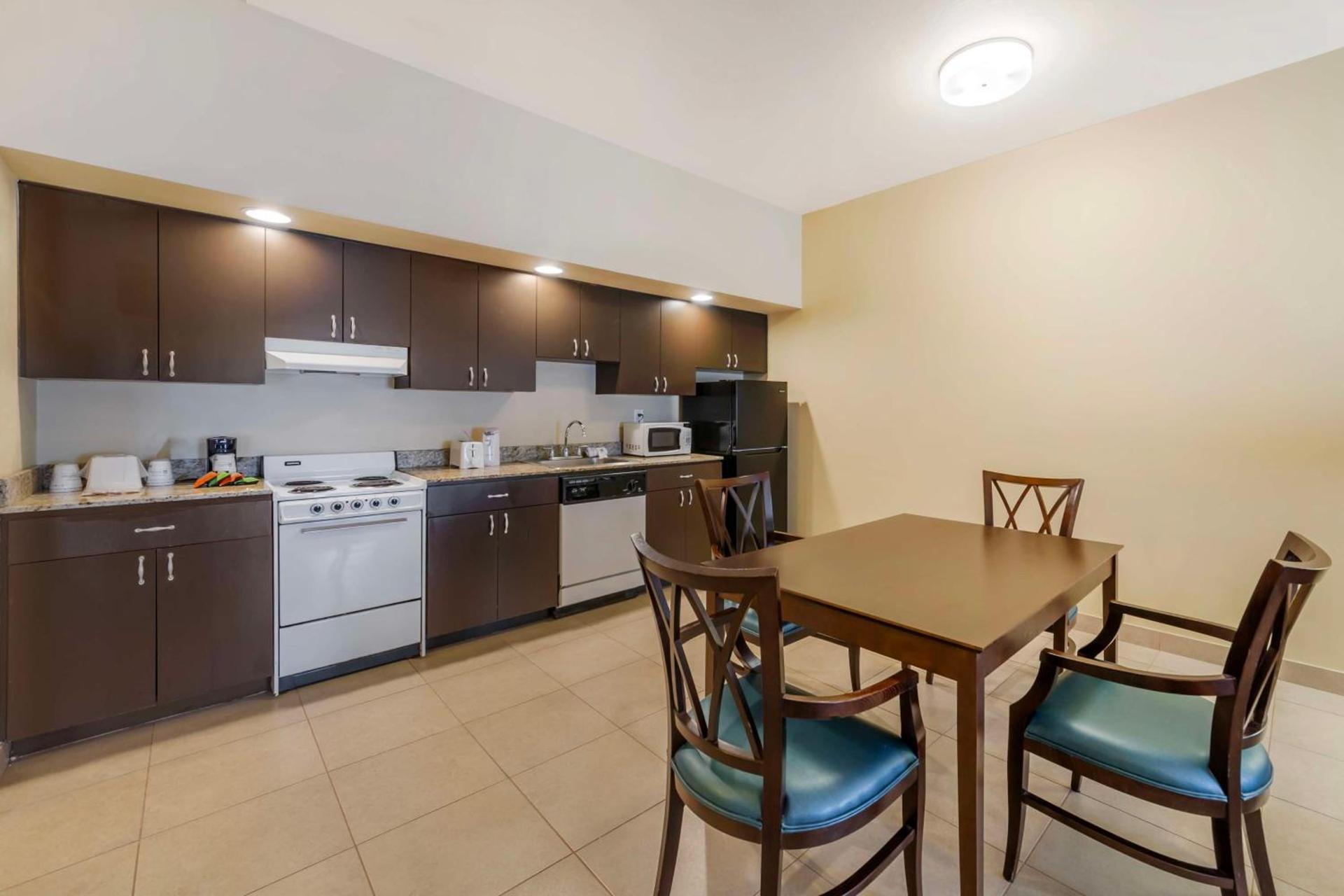 Best Western Naples Plaza Hotel photo 16