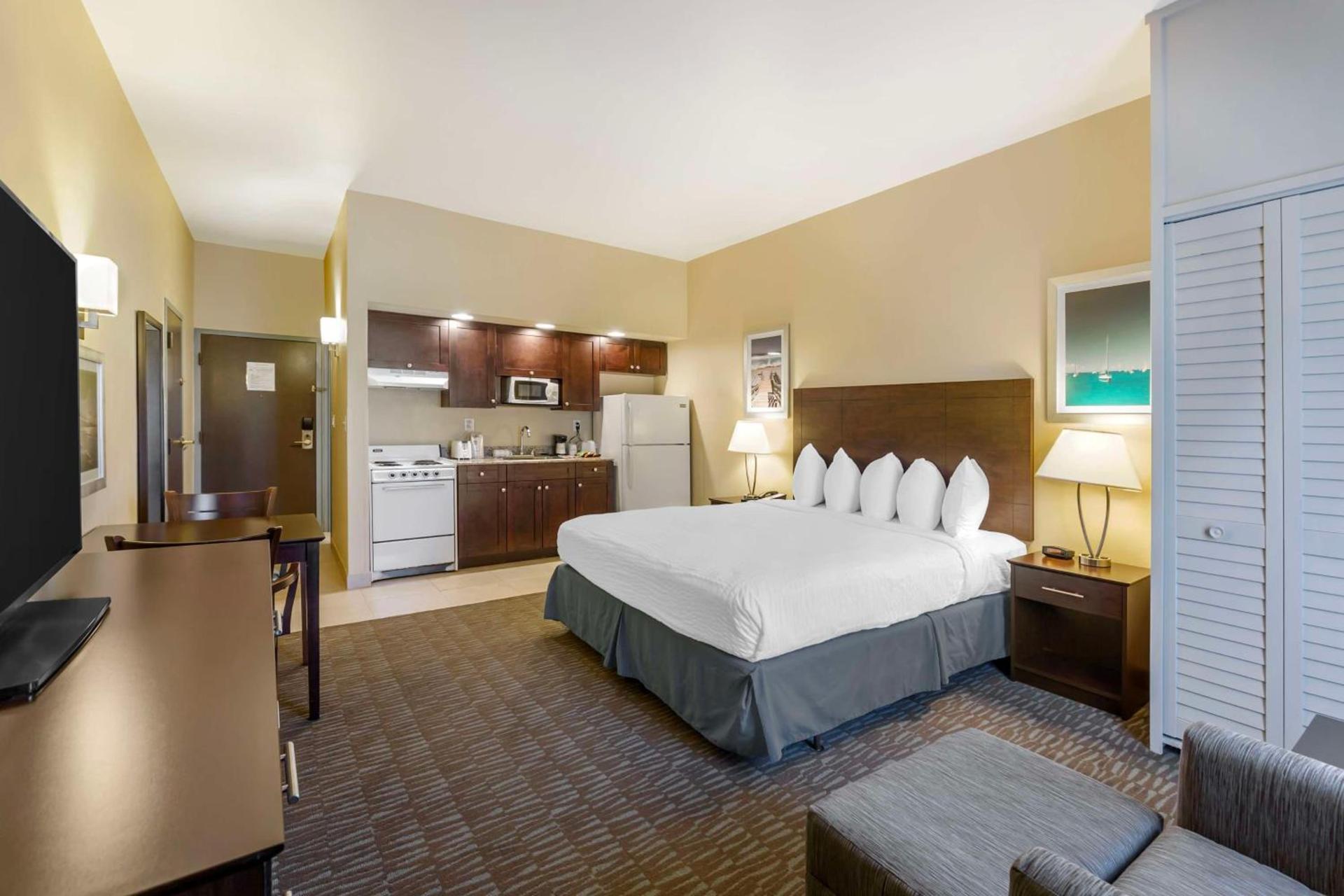 Best Western Naples Plaza Hotel photo 28