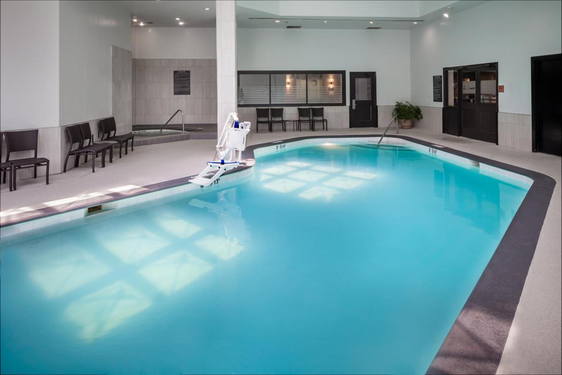 Hilton Suites Brentwood photo 2