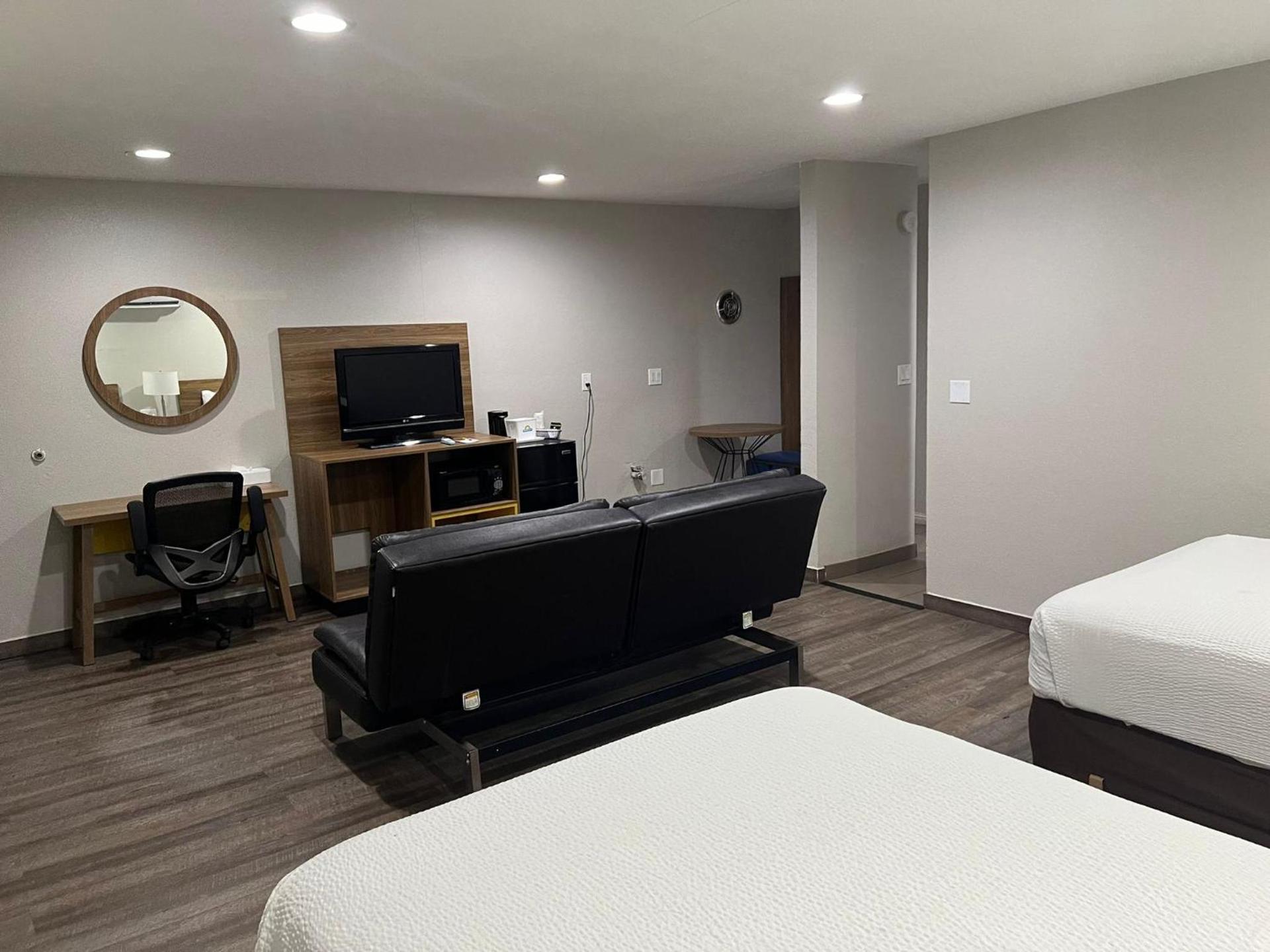 Days Inn by Wyndham El Centro photo 25