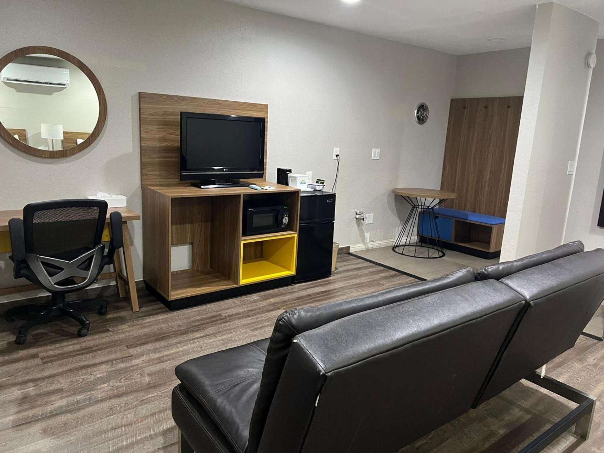 Days Inn by Wyndham El Centro photo 26