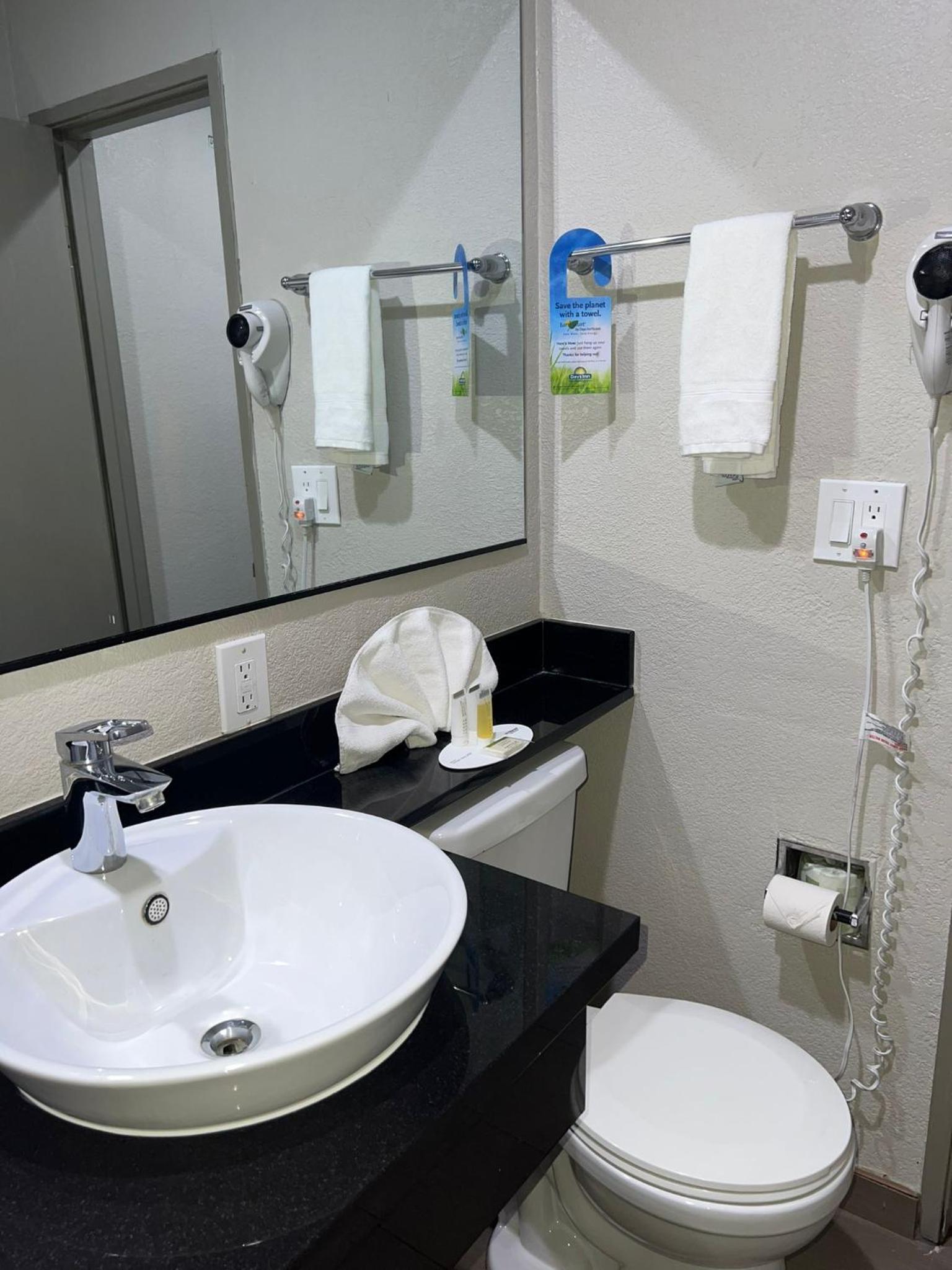 Days Inn by Wyndham El Centro photo 20