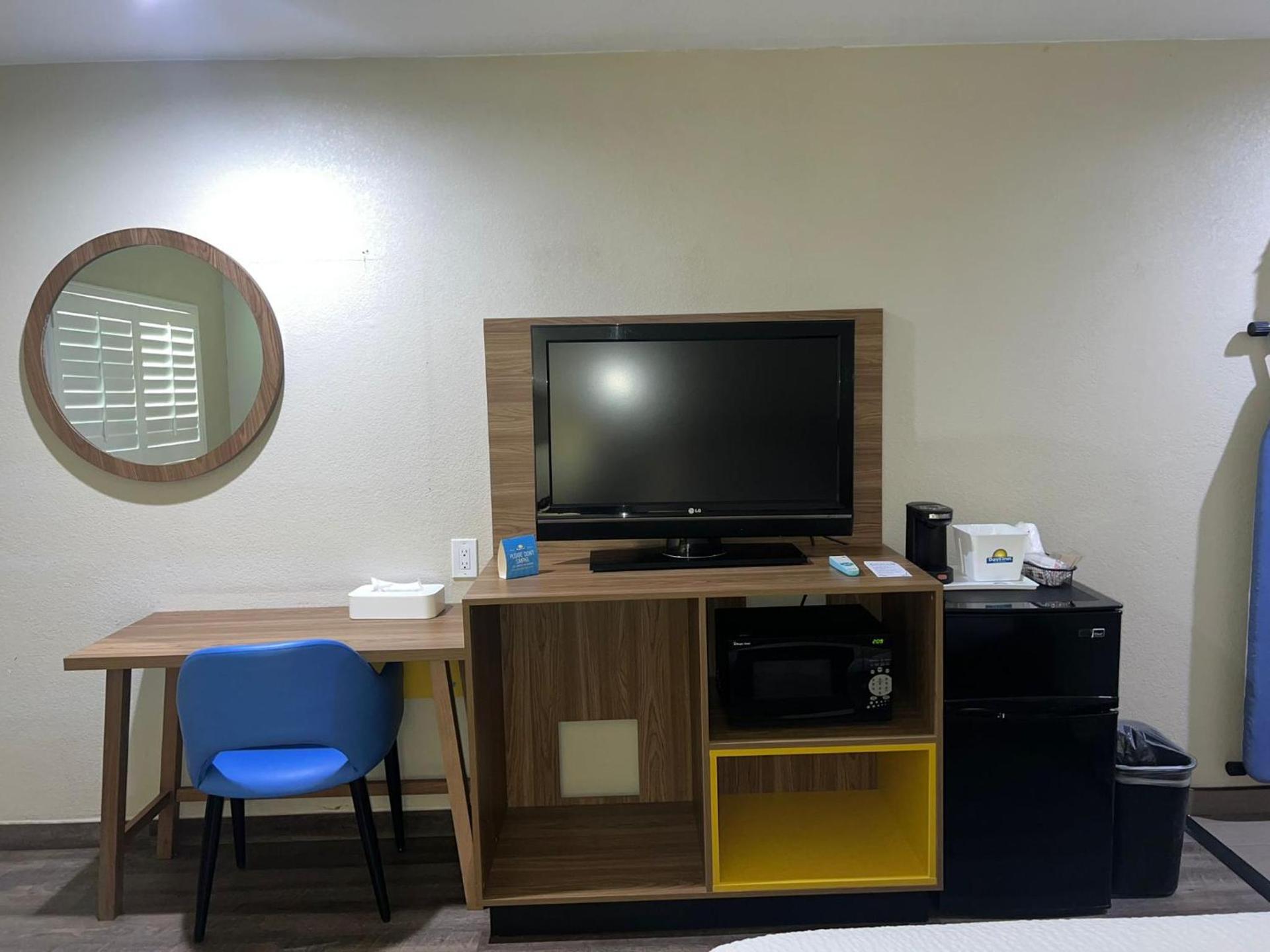 Days Inn by Wyndham El Centro photo 16