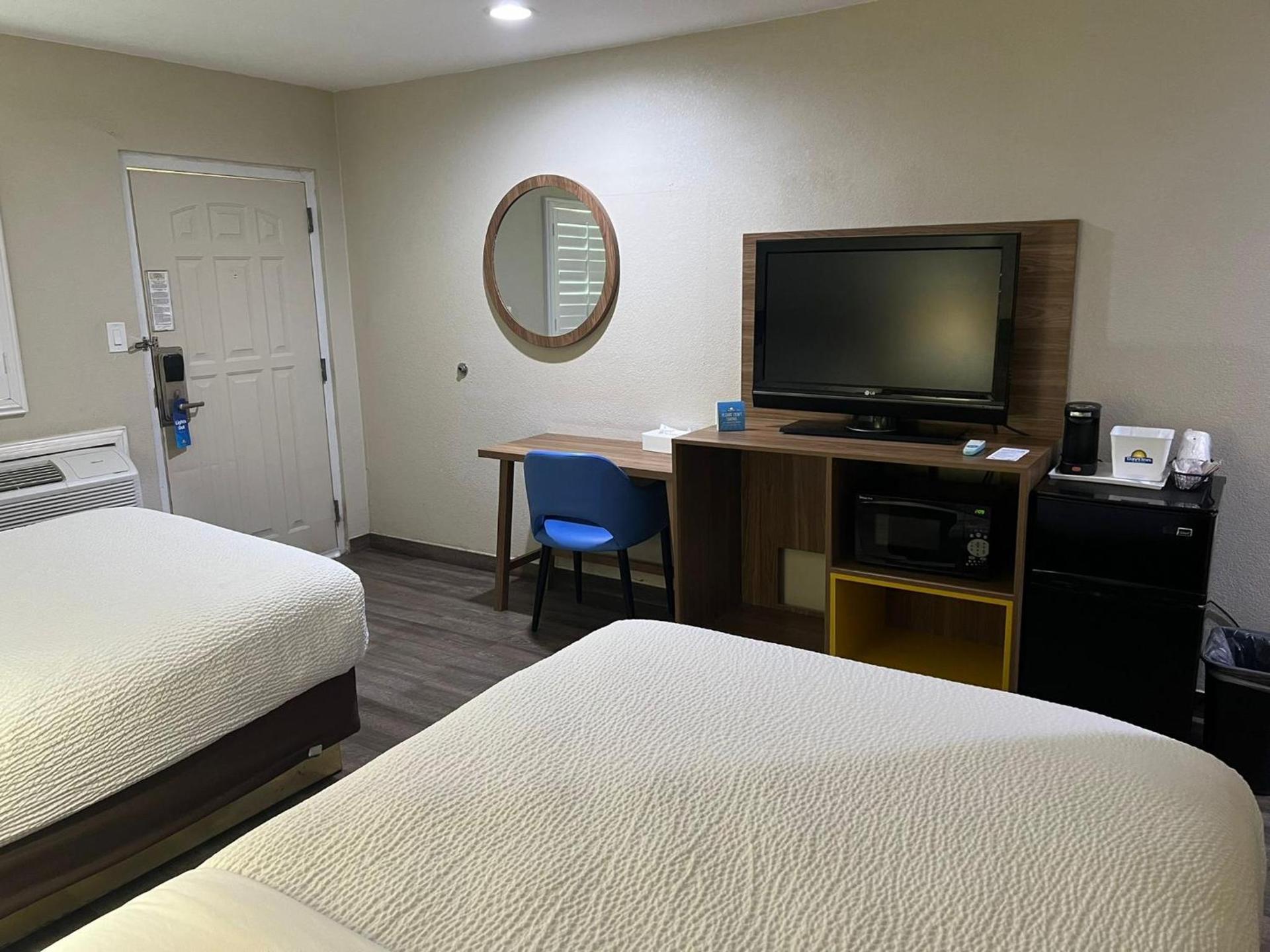 Days Inn by Wyndham El Centro photo 17