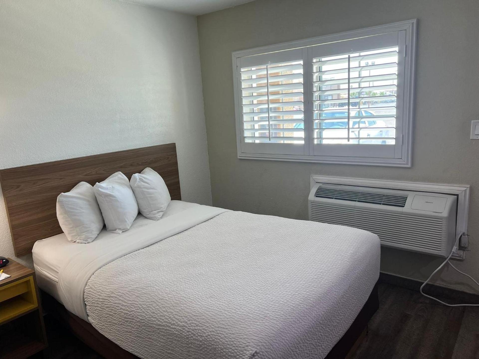 Days Inn by Wyndham El Centro photo 18