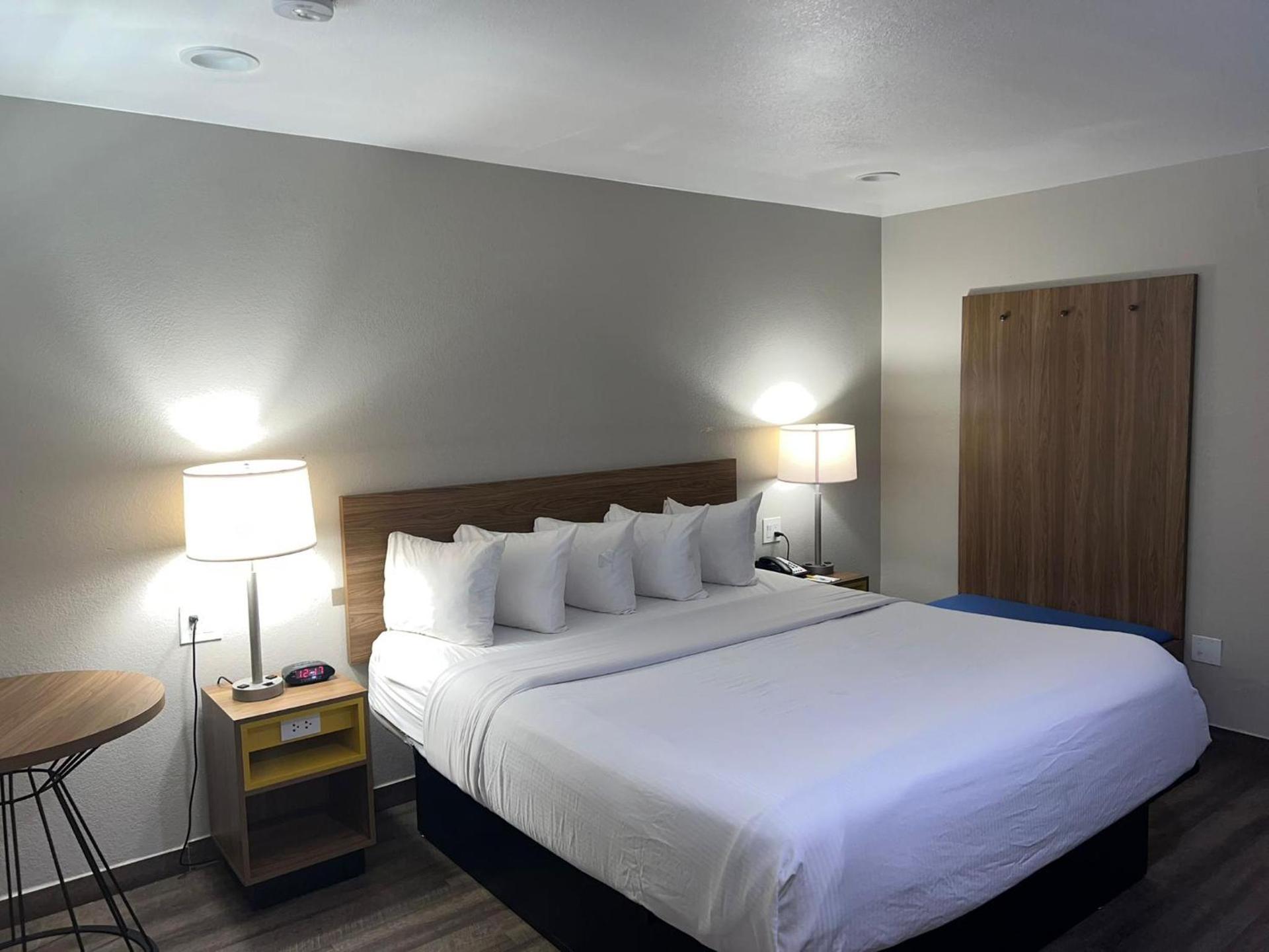 Days Inn by Wyndham El Centro photo 31