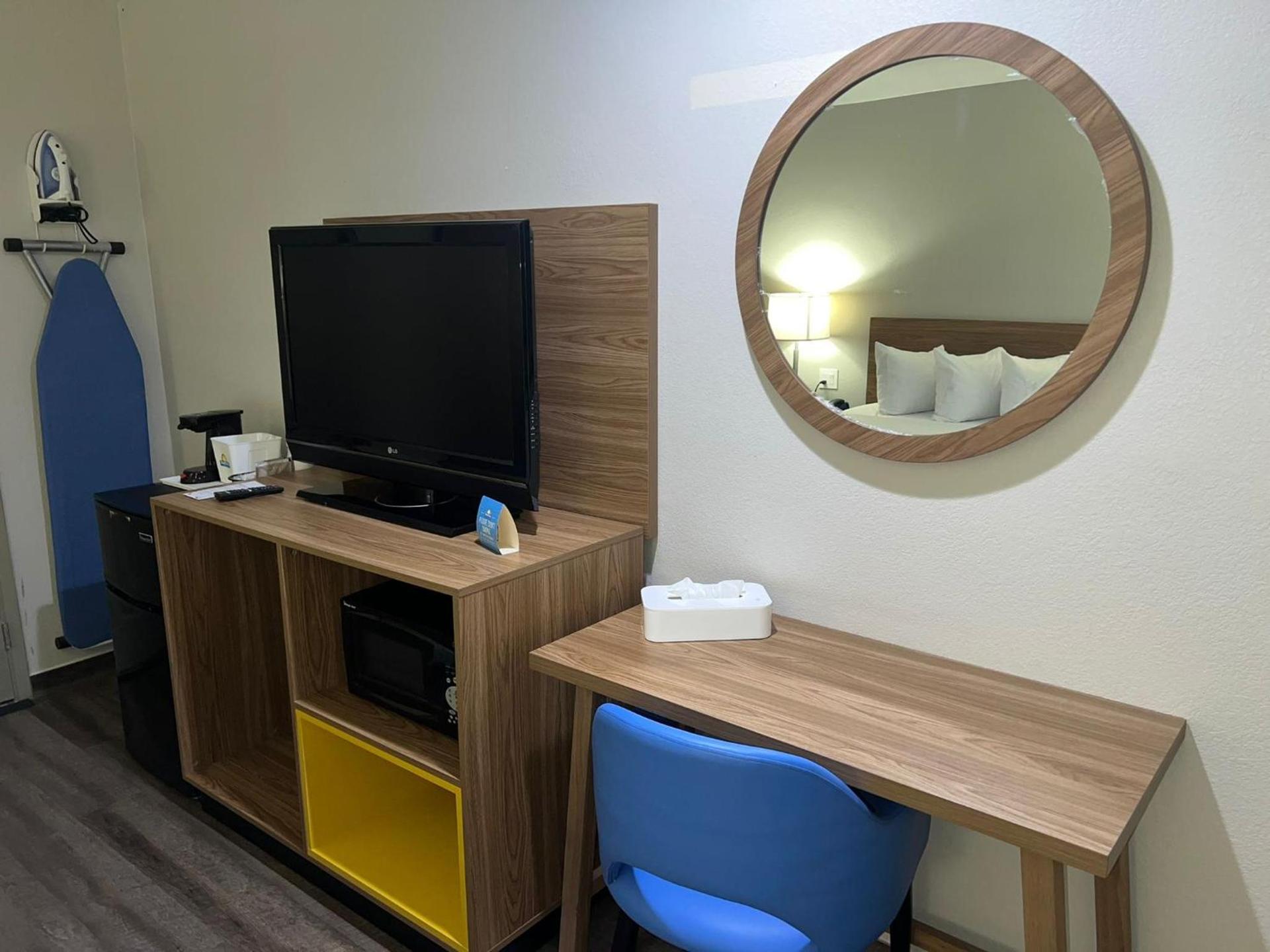 Days Inn by Wyndham El Centro photo 36