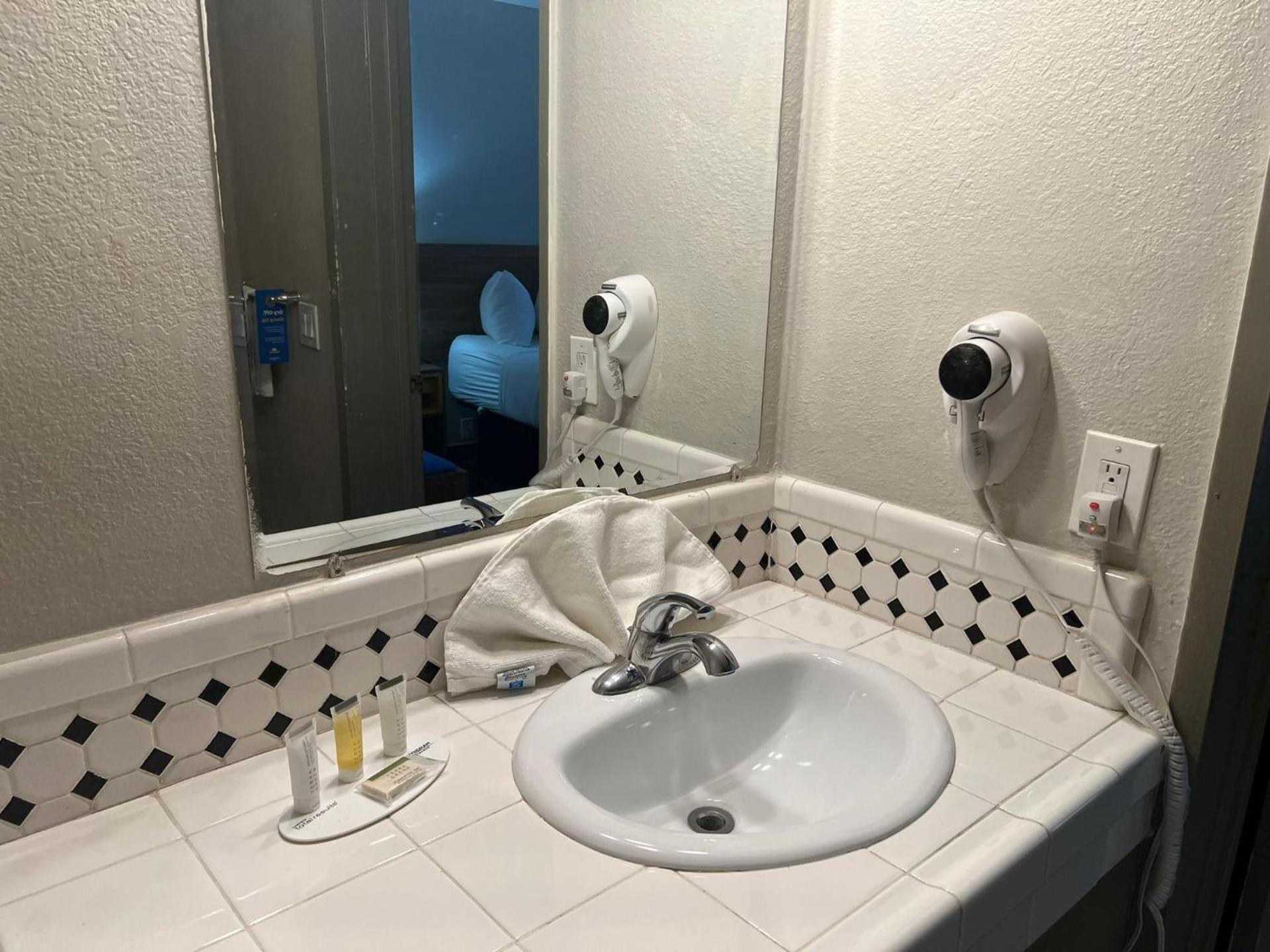 Days Inn by Wyndham El Centro photo 37