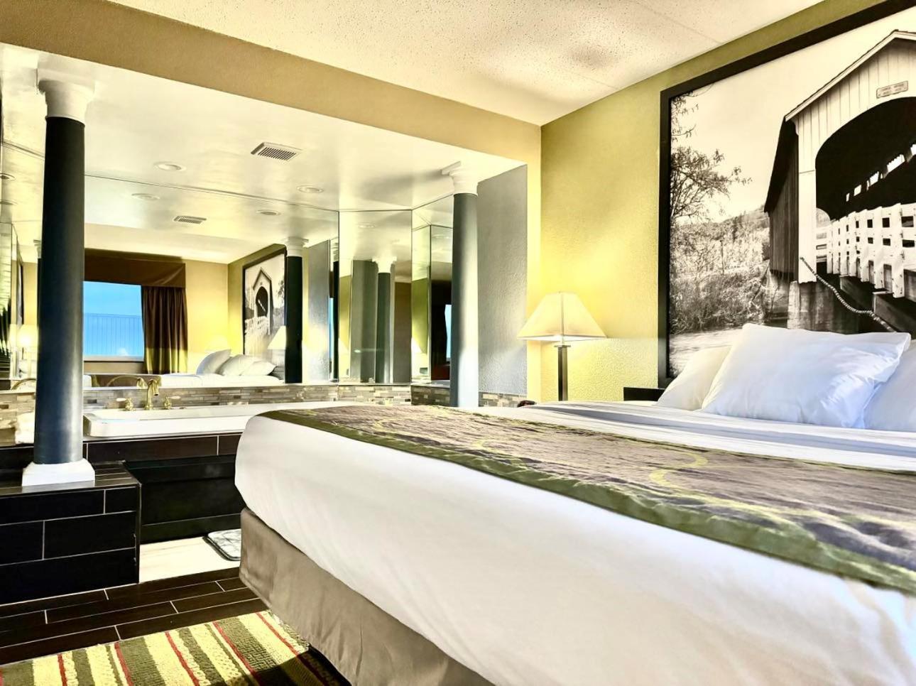 Super 8 by Wyndham Frederick photo 23