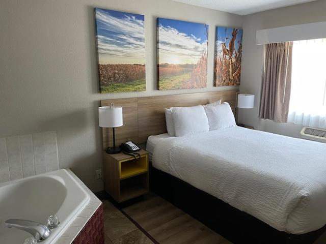 Days Inn by Wyndham Ames photo 10