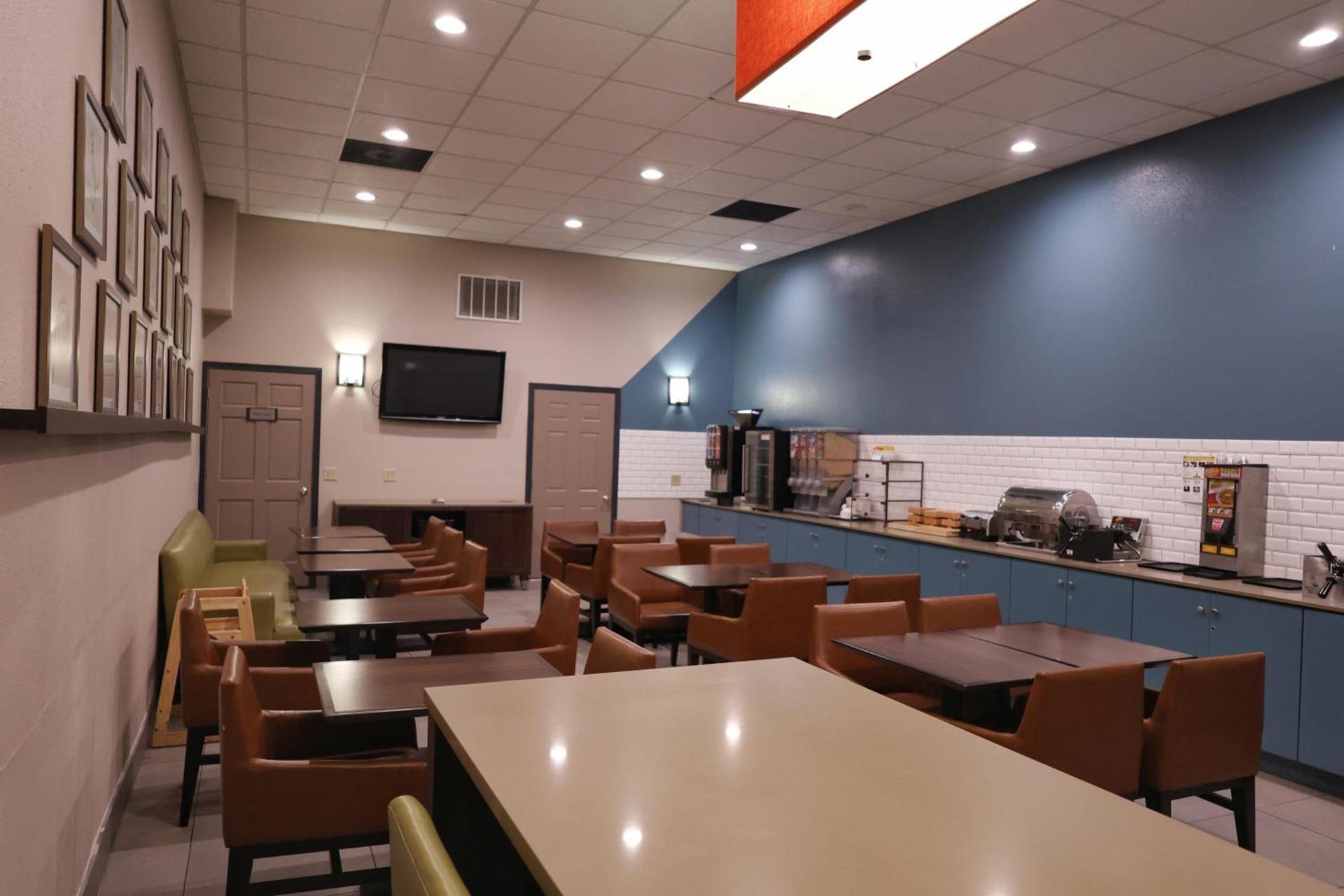 Country Inn & Suites by Radisson, Sparta, WI photo 39