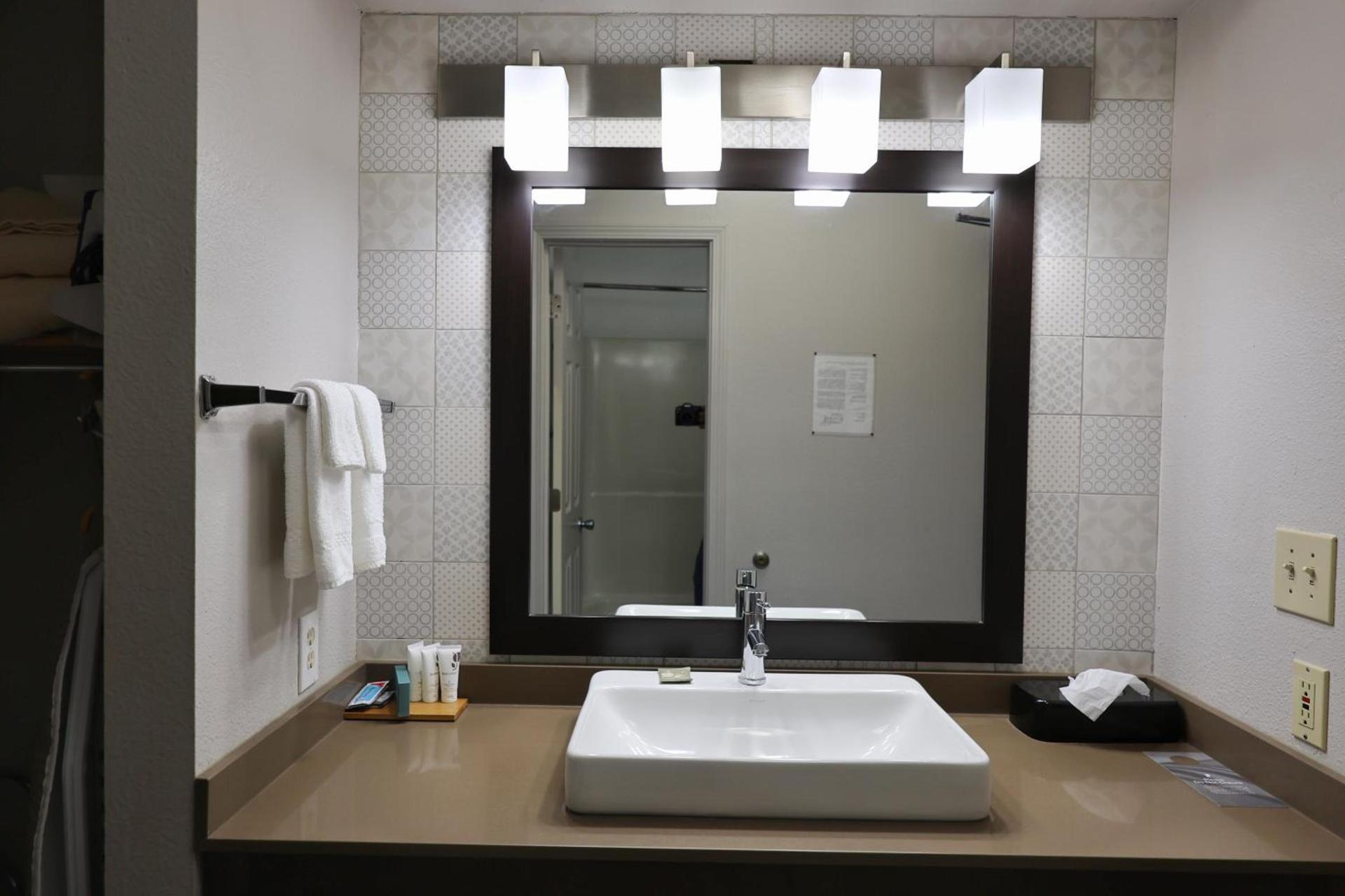 Country Inn & Suites by Radisson, Sparta, WI photo 56