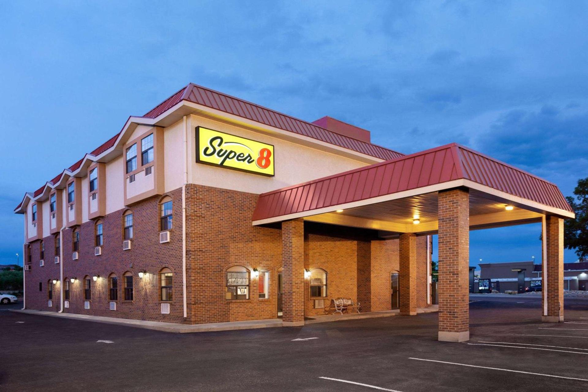 Super 8 by Wyndham Colorado Springs/Afa Area photo 2